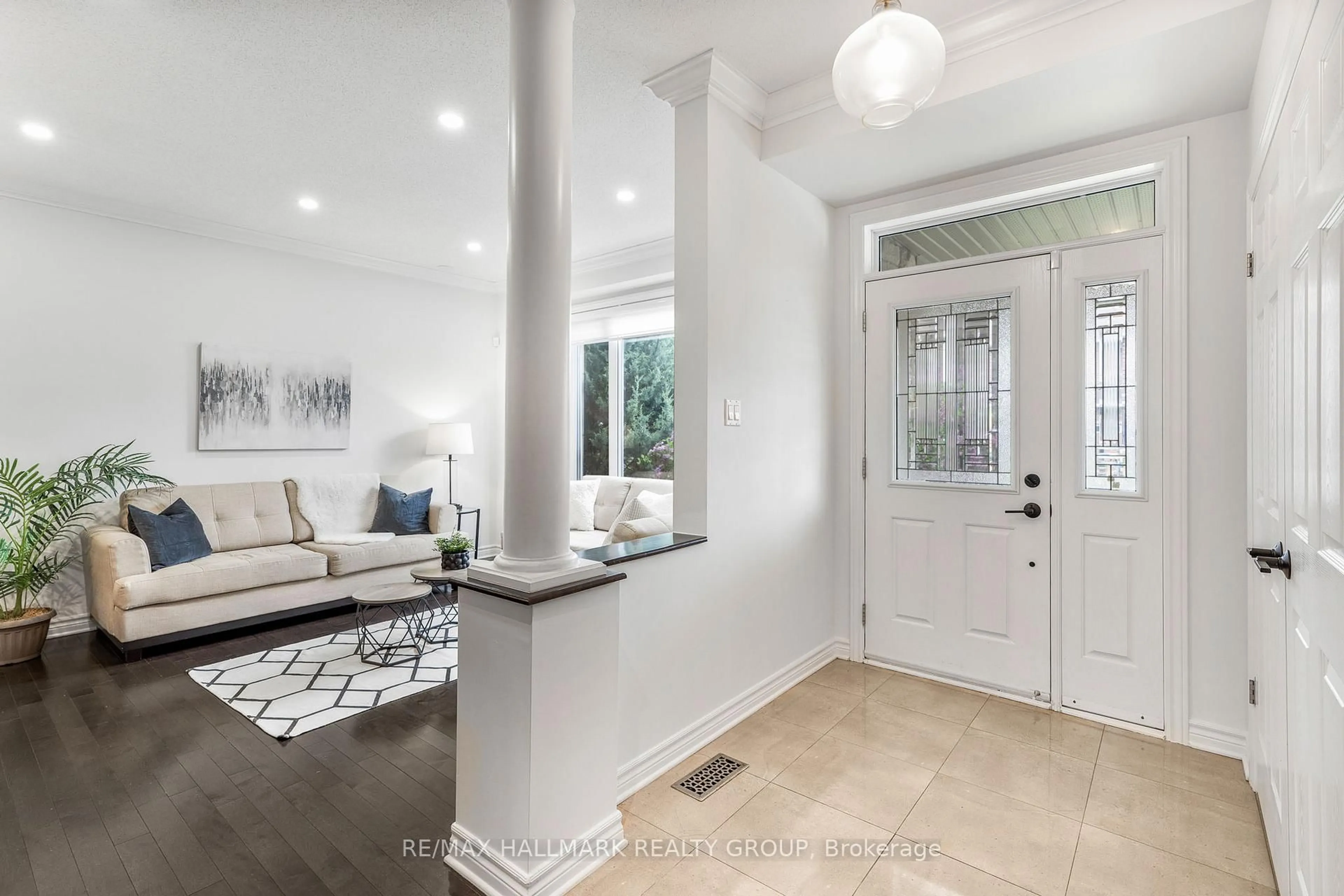 Indoor entryway for 1018 Winterspring Rdge, Ottawa Ontario K4A 0S5