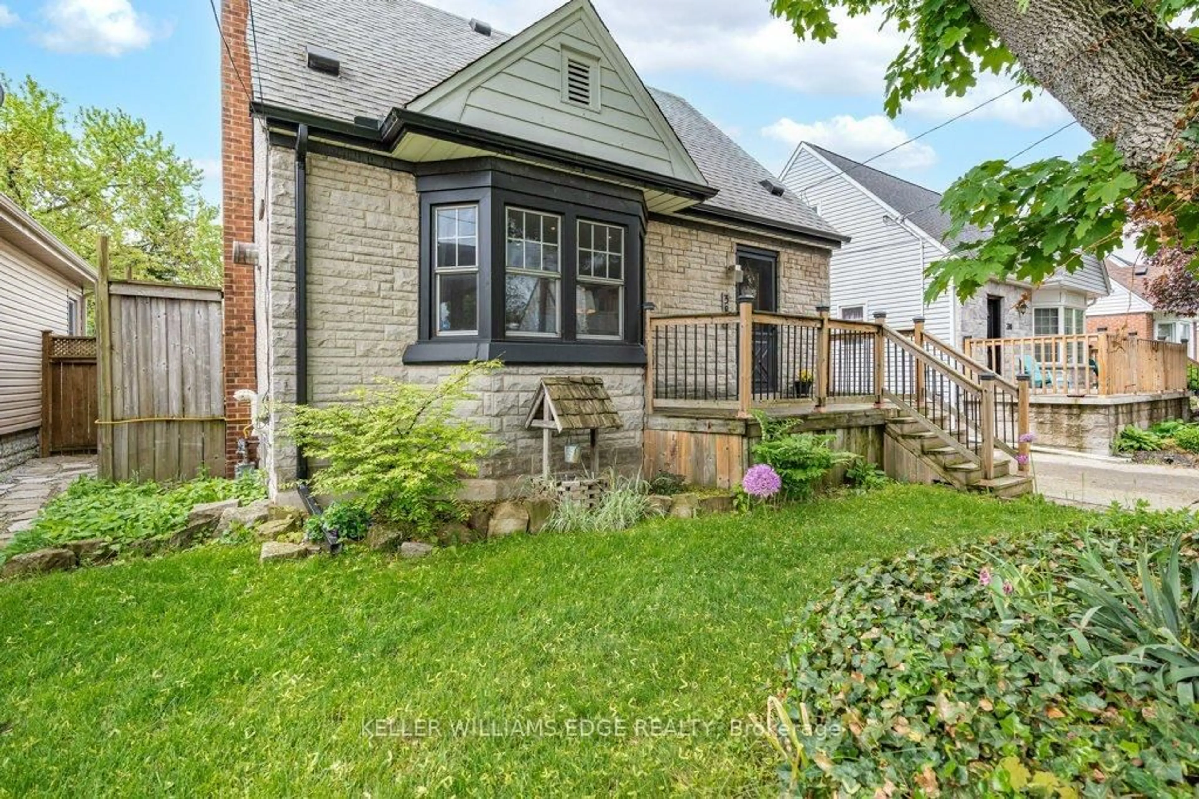 Unknown for 384 Thayer Ave, Hamilton Ontario L9A 1J9