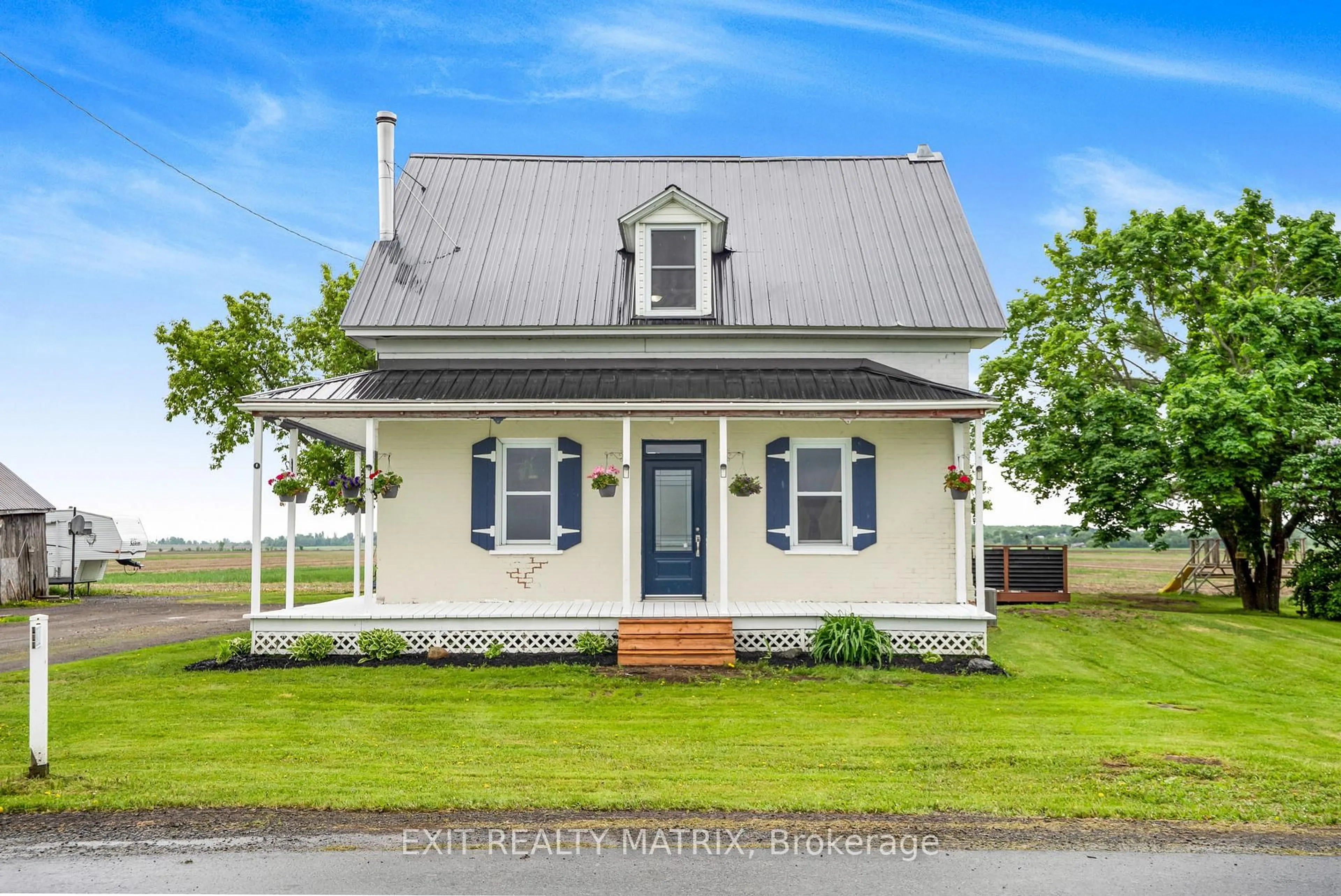 Home with vinyl exterior material, street for 2800 Concession 3 Rd, Alfred and Plantagenet Ontario K0B 1A0