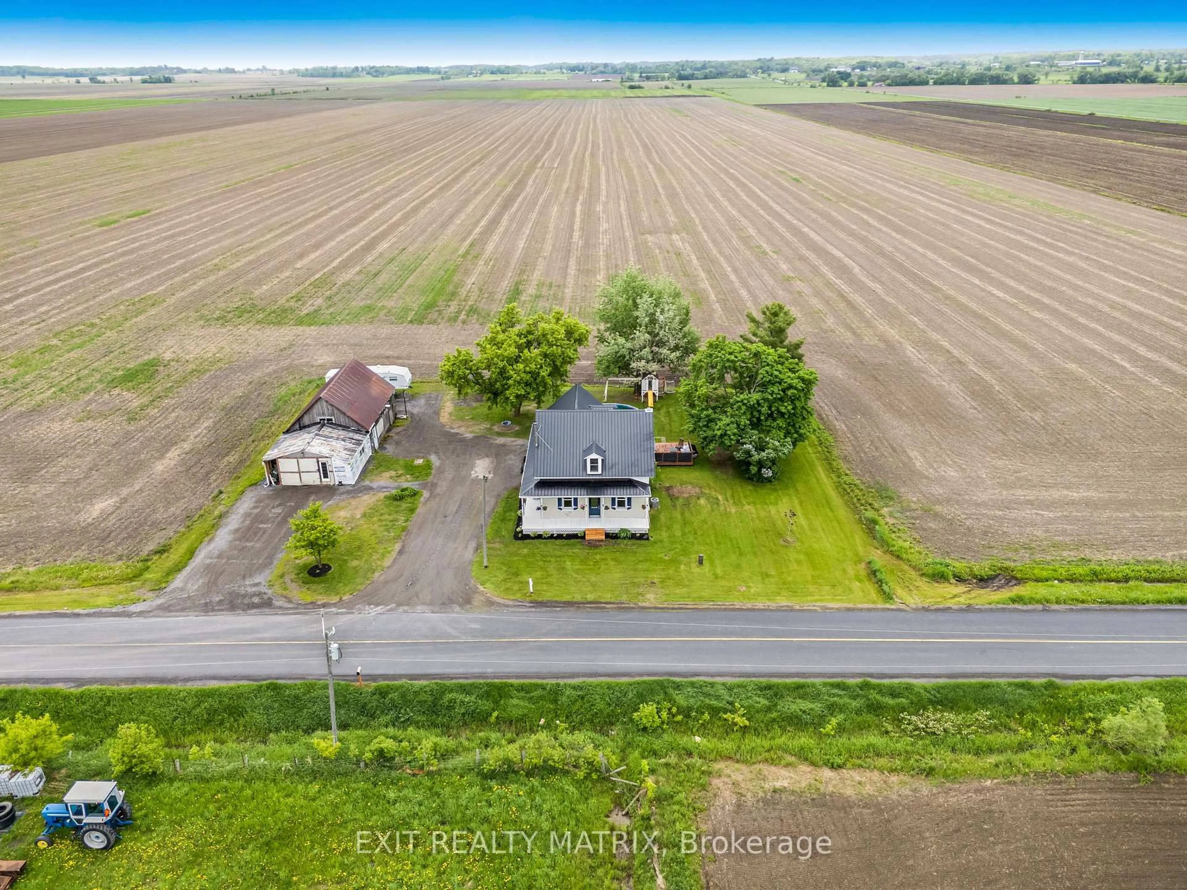 A pic from outside/outdoor area/front of a property/back of a property/a pic from drone, street for 2800 Concession 3 Rd, Alfred and Plantagenet Ontario K0B 1A0
