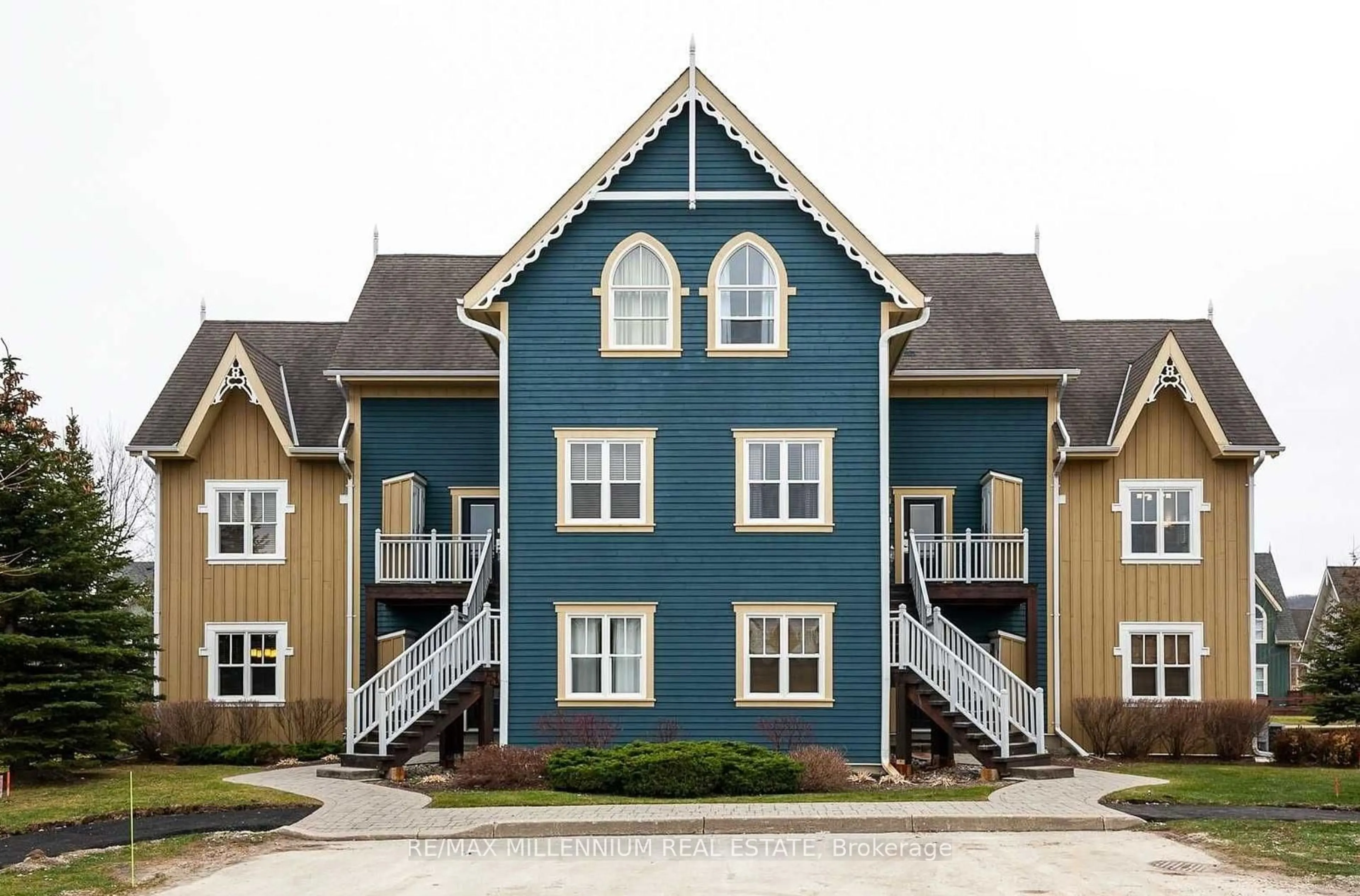 Home with vinyl exterior material, building for 171 Snowbridge Way #141, Blue Mountains Ontario L9Y 0V1