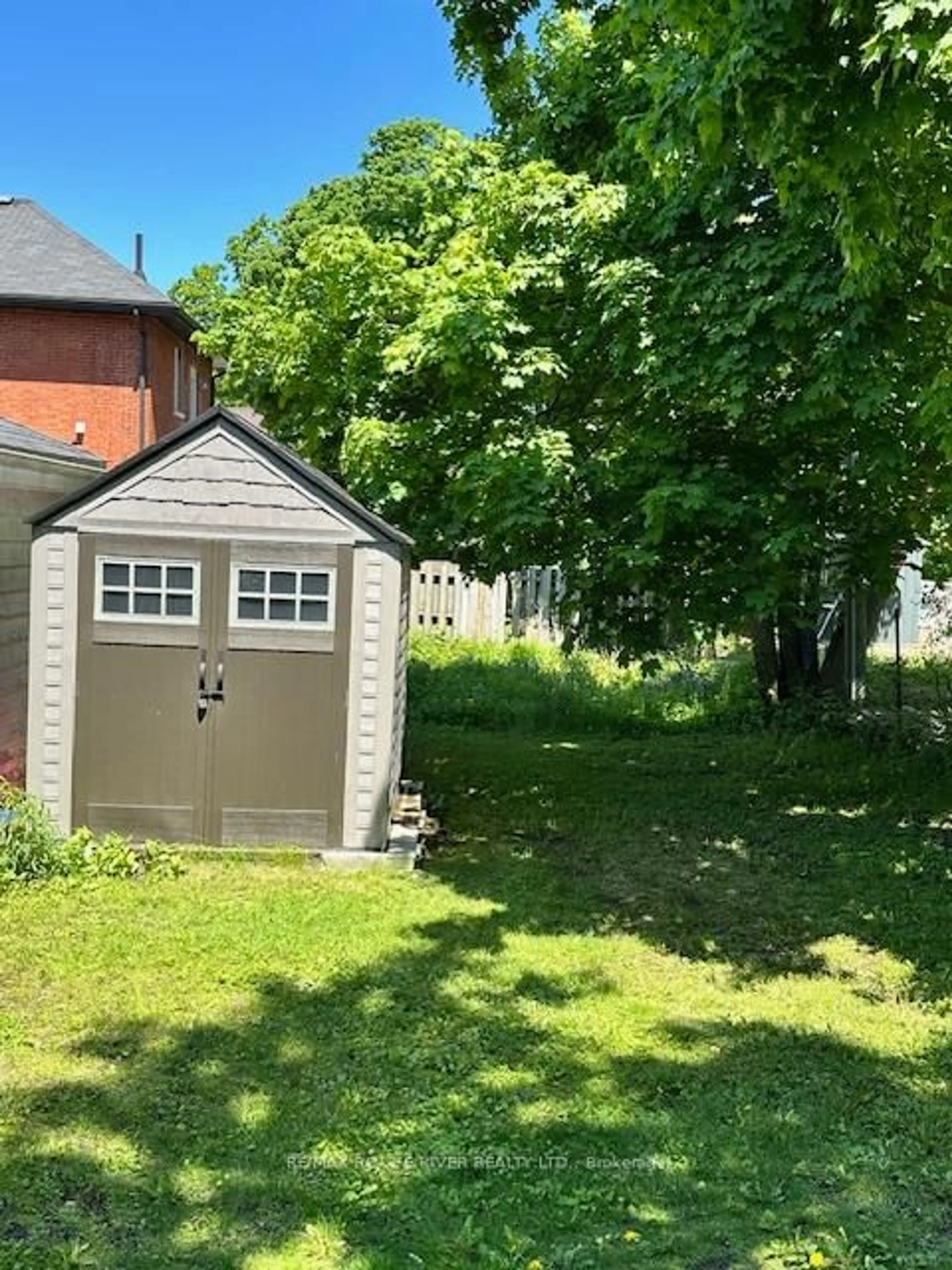 Shed for 228 London St, Peterborough Central Ontario K9H 2Y9