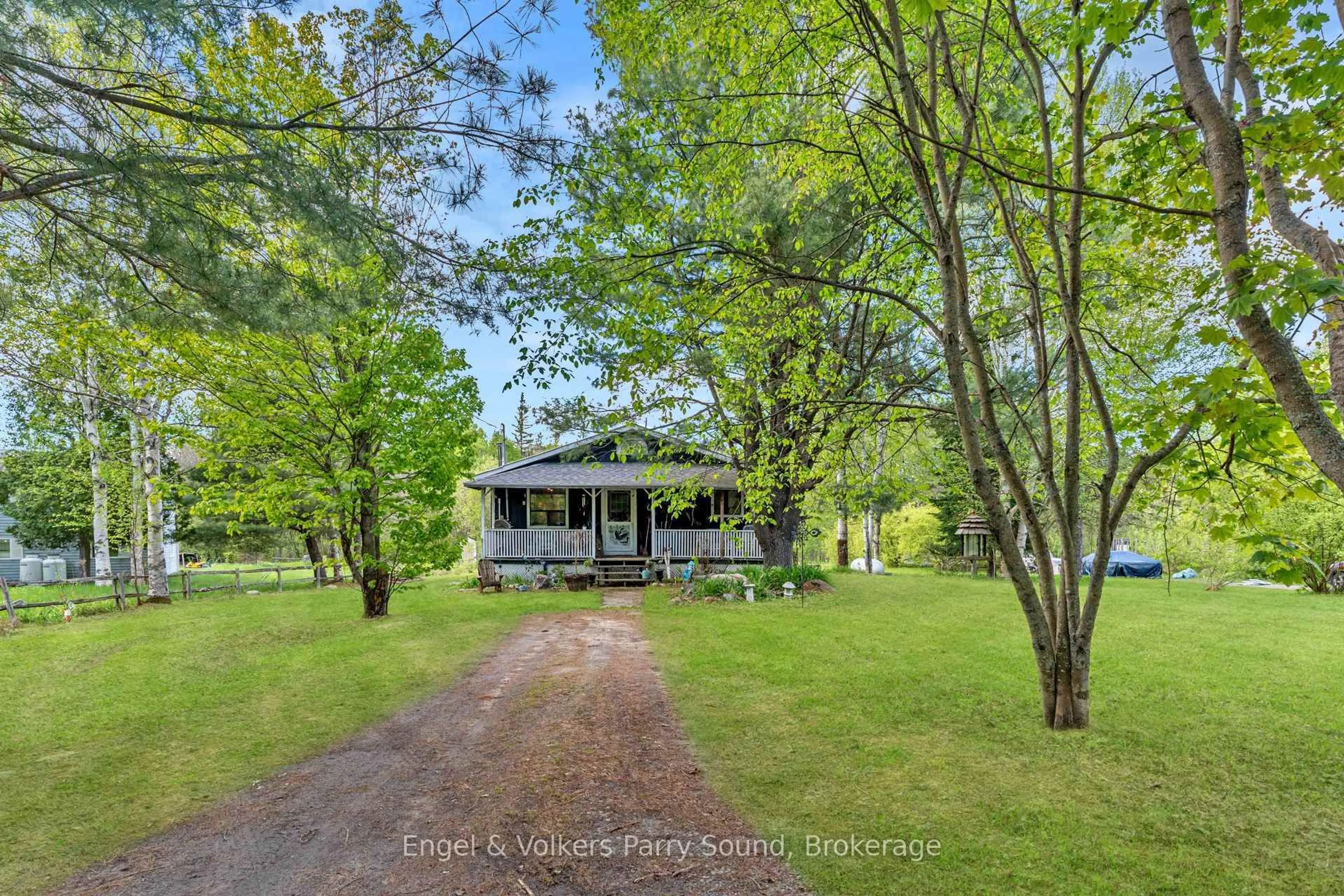 A pic from outside/outdoor area/front of a property/back of a property/a pic from drone, unknown for 34 Gordon Point Rd, Magnetawan Ontario P0A 1P0