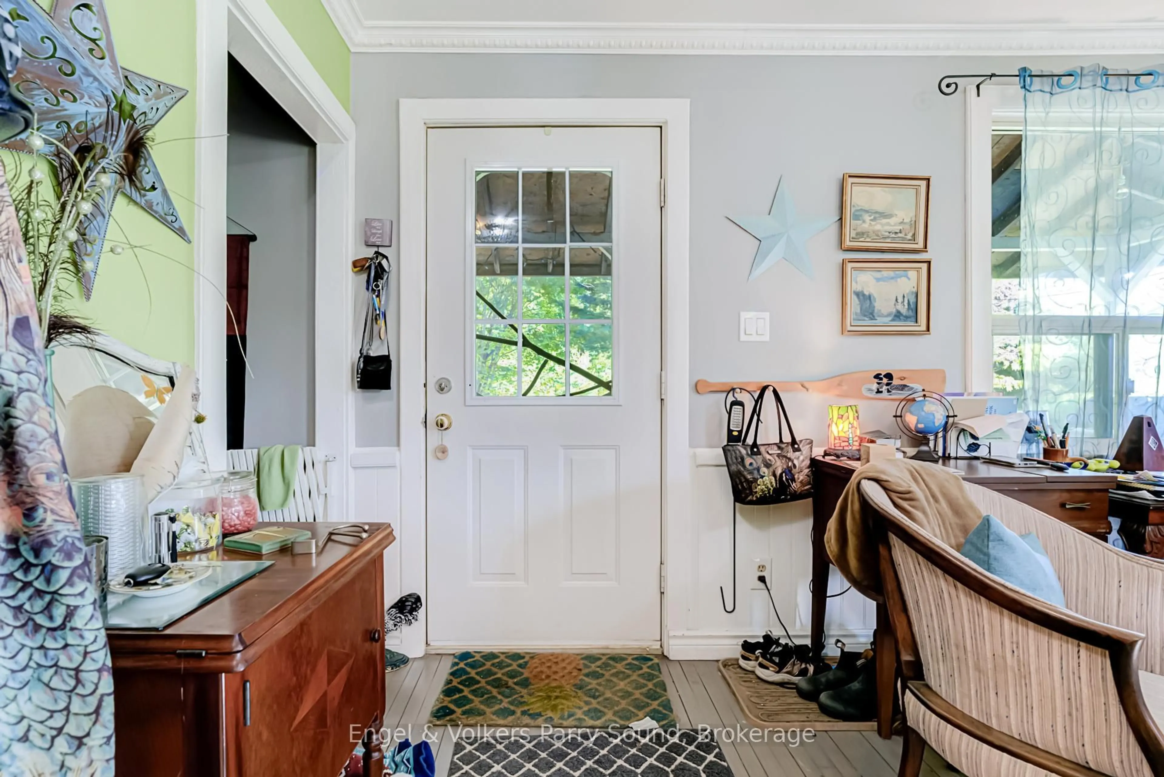 Indoor entryway for 34 Gordon Point Rd, Magnetawan Ontario P0A 1P0