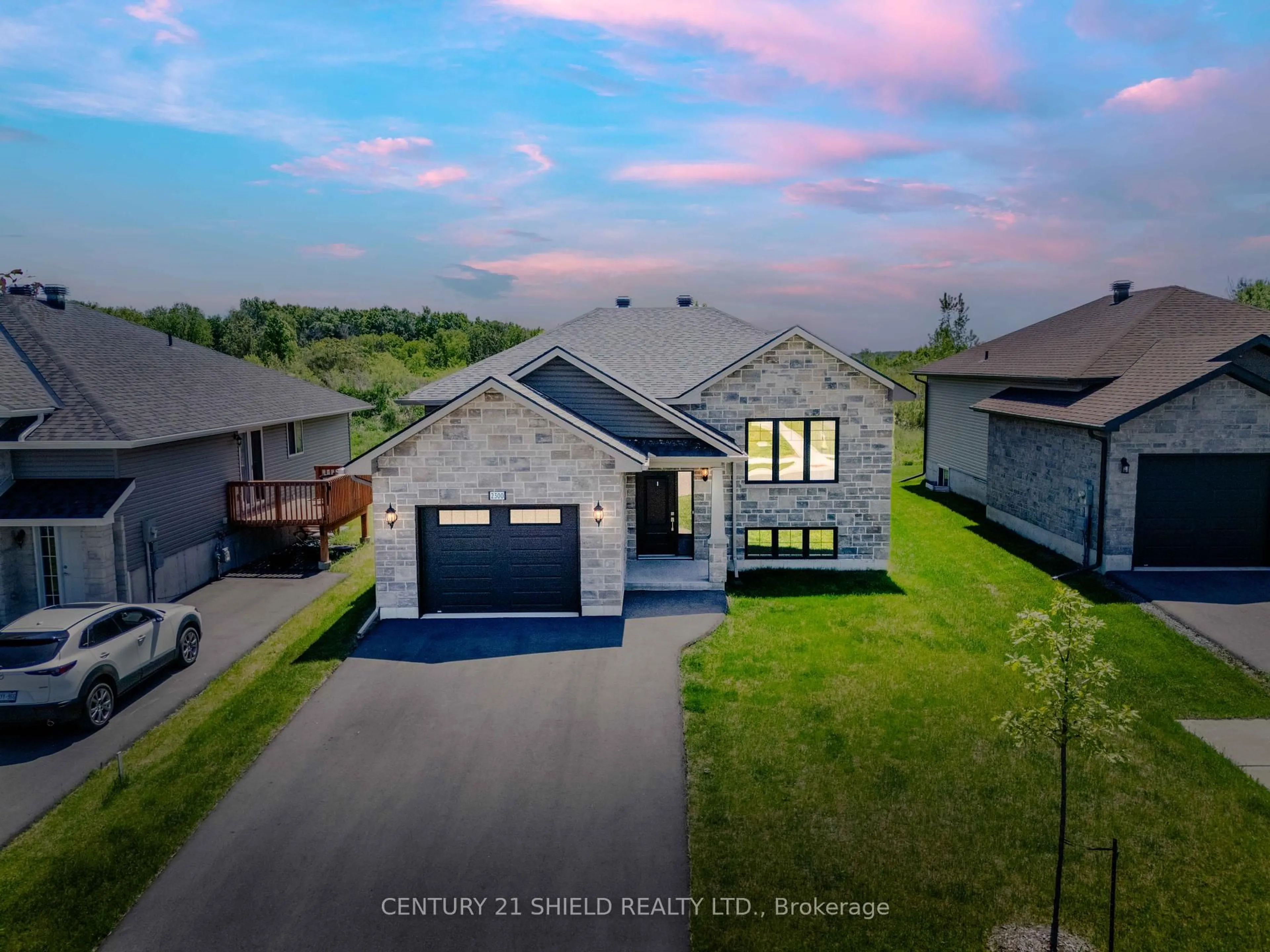 A pic from outside/outdoor area/front of a property/back of a property/a pic from drone, unknown for 2300 Crewson Crt, Cornwall Ontario K6H 7N2