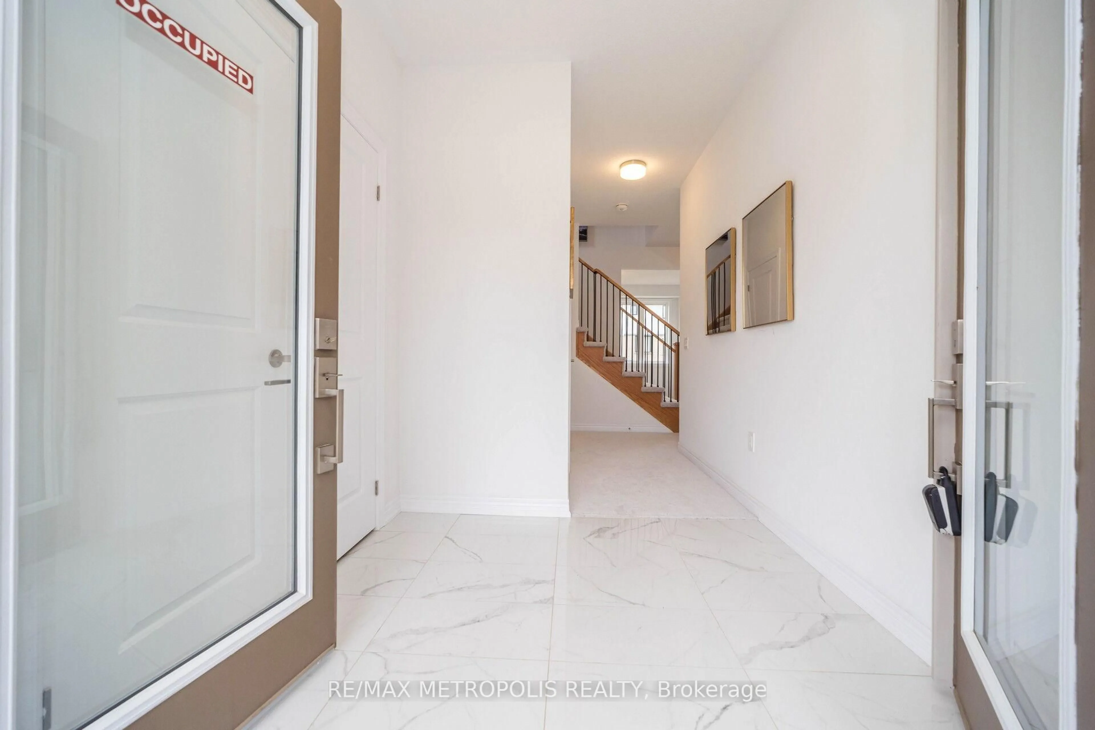 Indoor foyer for 71 Spicer St, Centre Wellington Ontario N1M 0H7