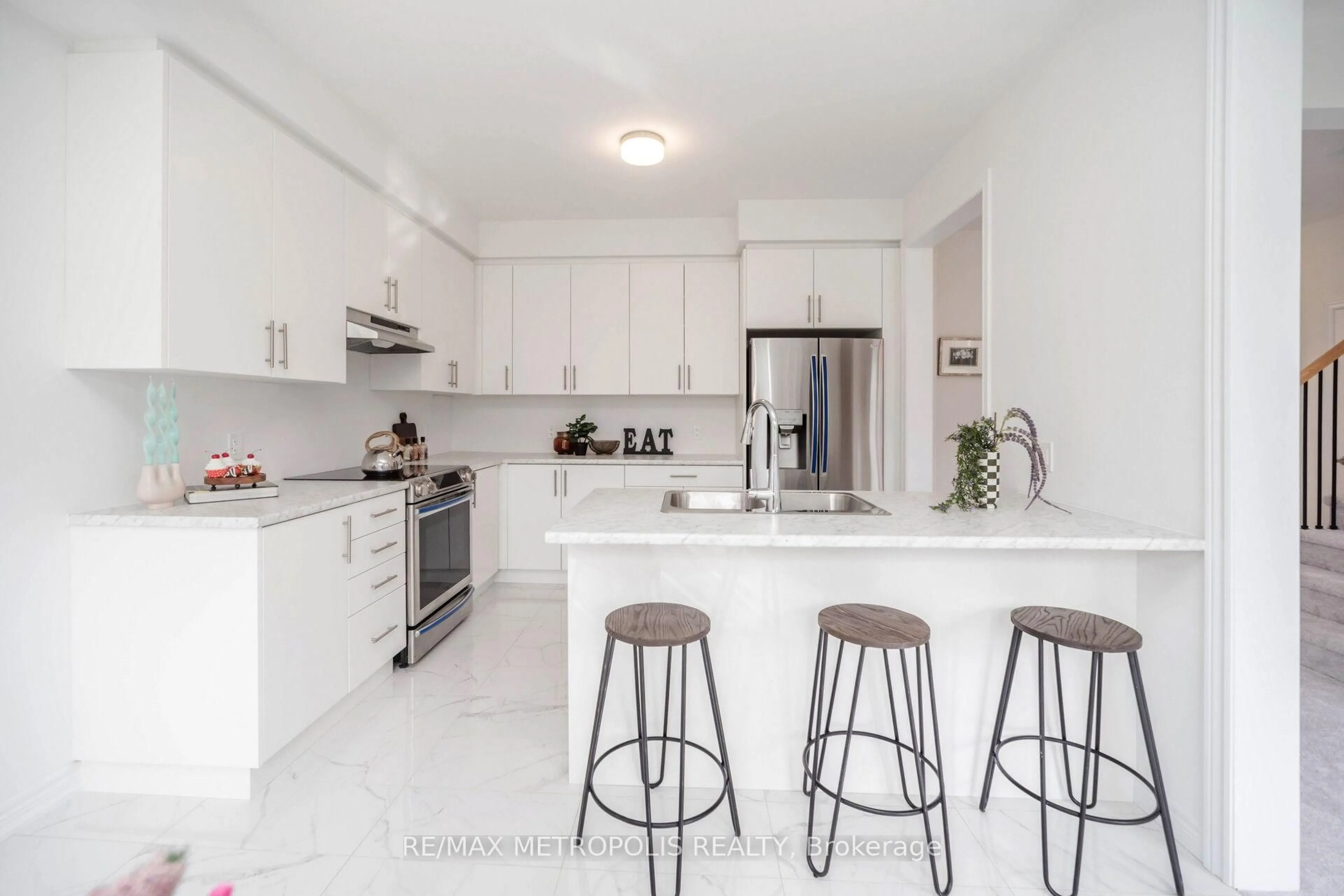 Open concept kitchen, ceramic/tile floor for 71 Spicer St, Centre Wellington Ontario N1M 0H7