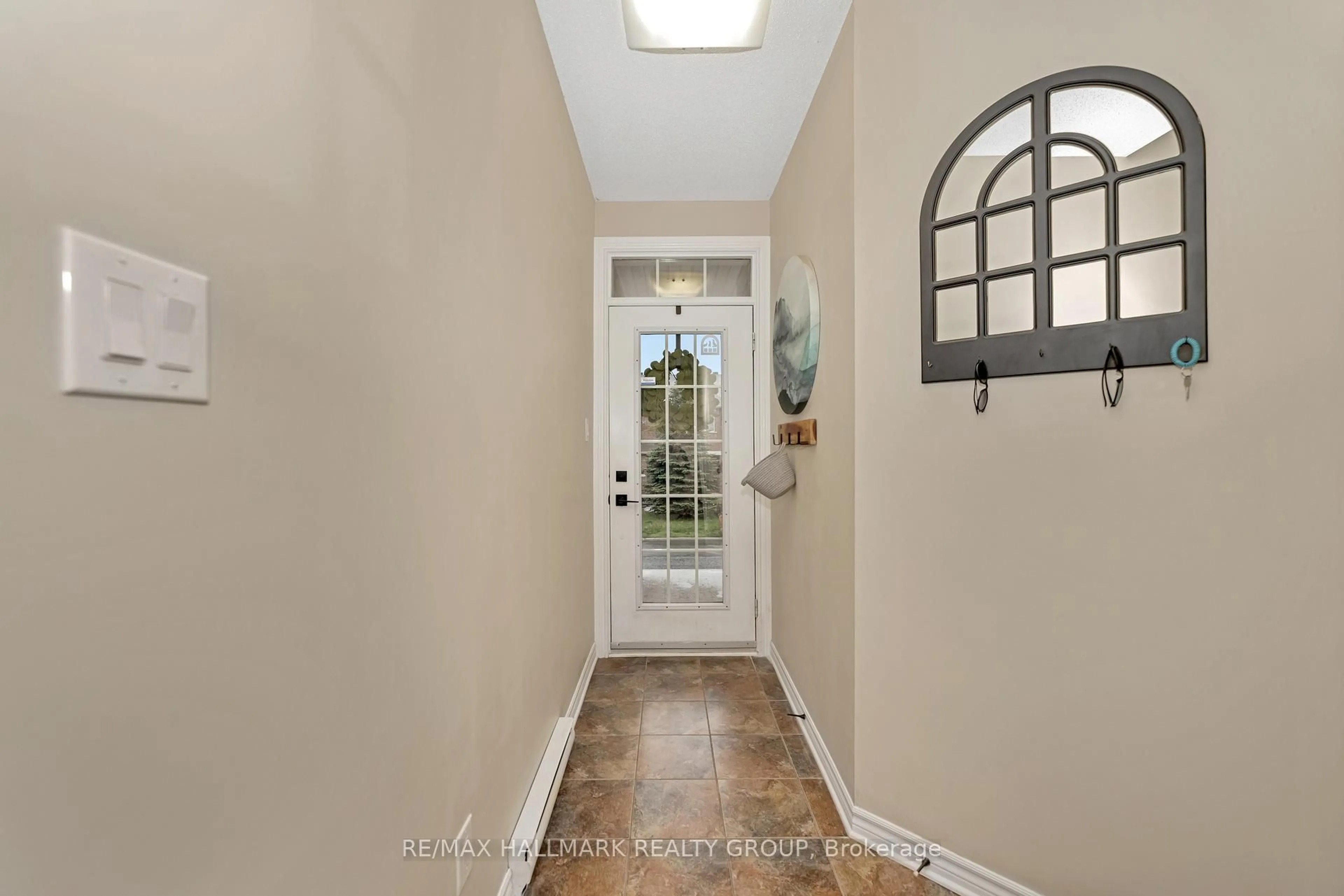 Indoor entryway for 103 Eye Bright Cres #24, Ottawa Ontario K1V 2K6