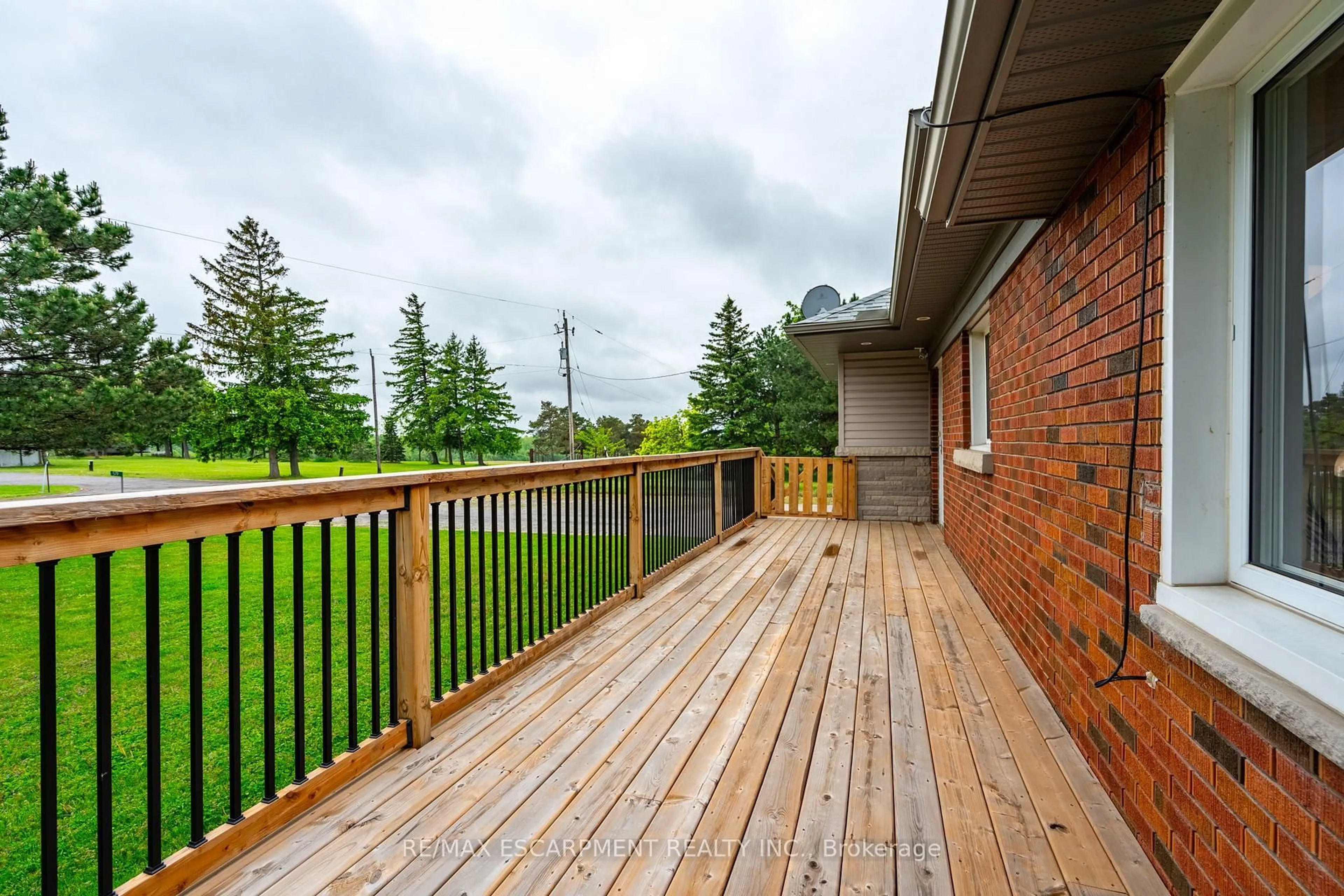 Patio, water/lake/river/ocean view for 579 Third Rd, Hamilton Ontario L8J 2Y1