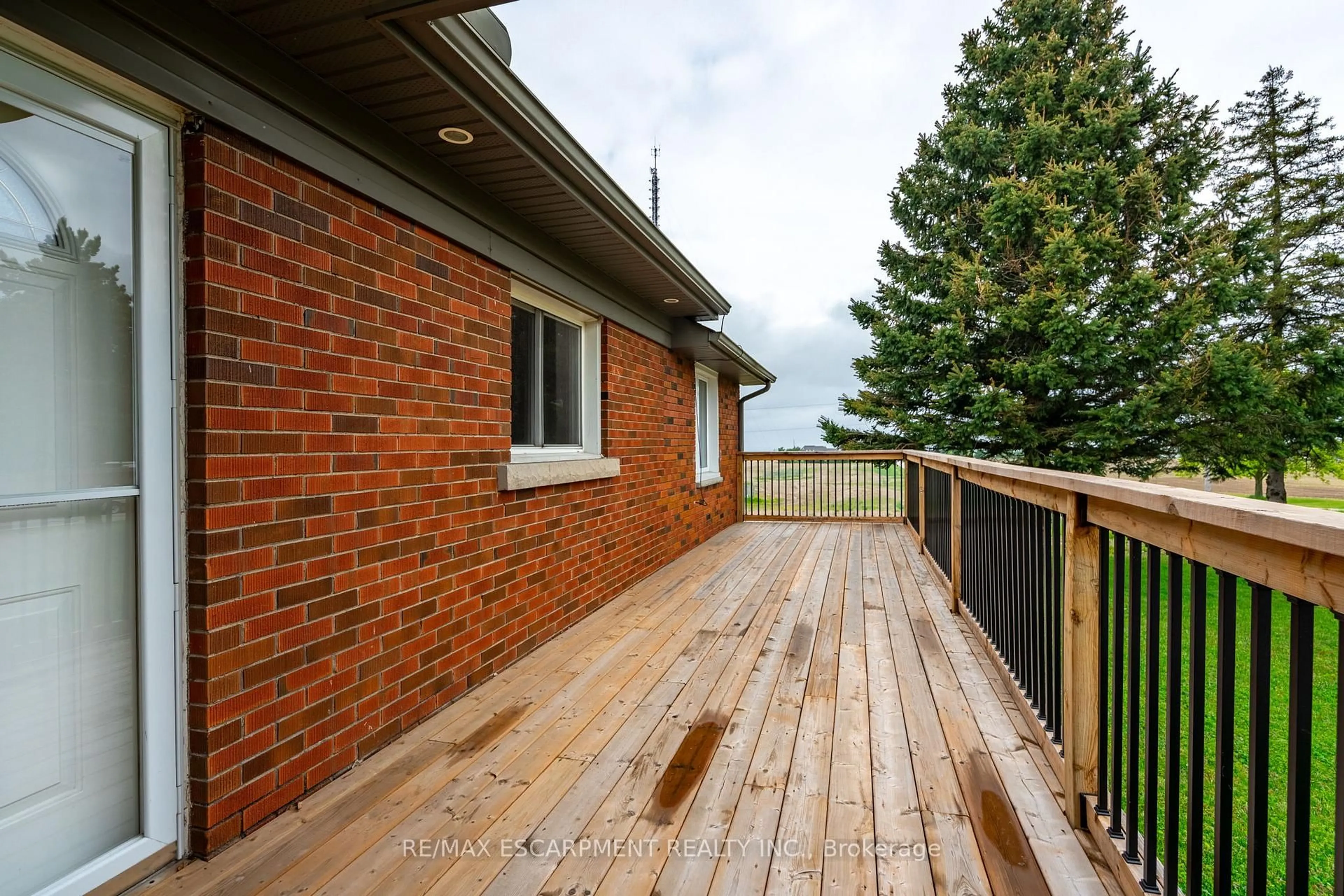 Patio, water/lake/river/ocean view for 579 Third Rd, Hamilton Ontario L8J 2Y1