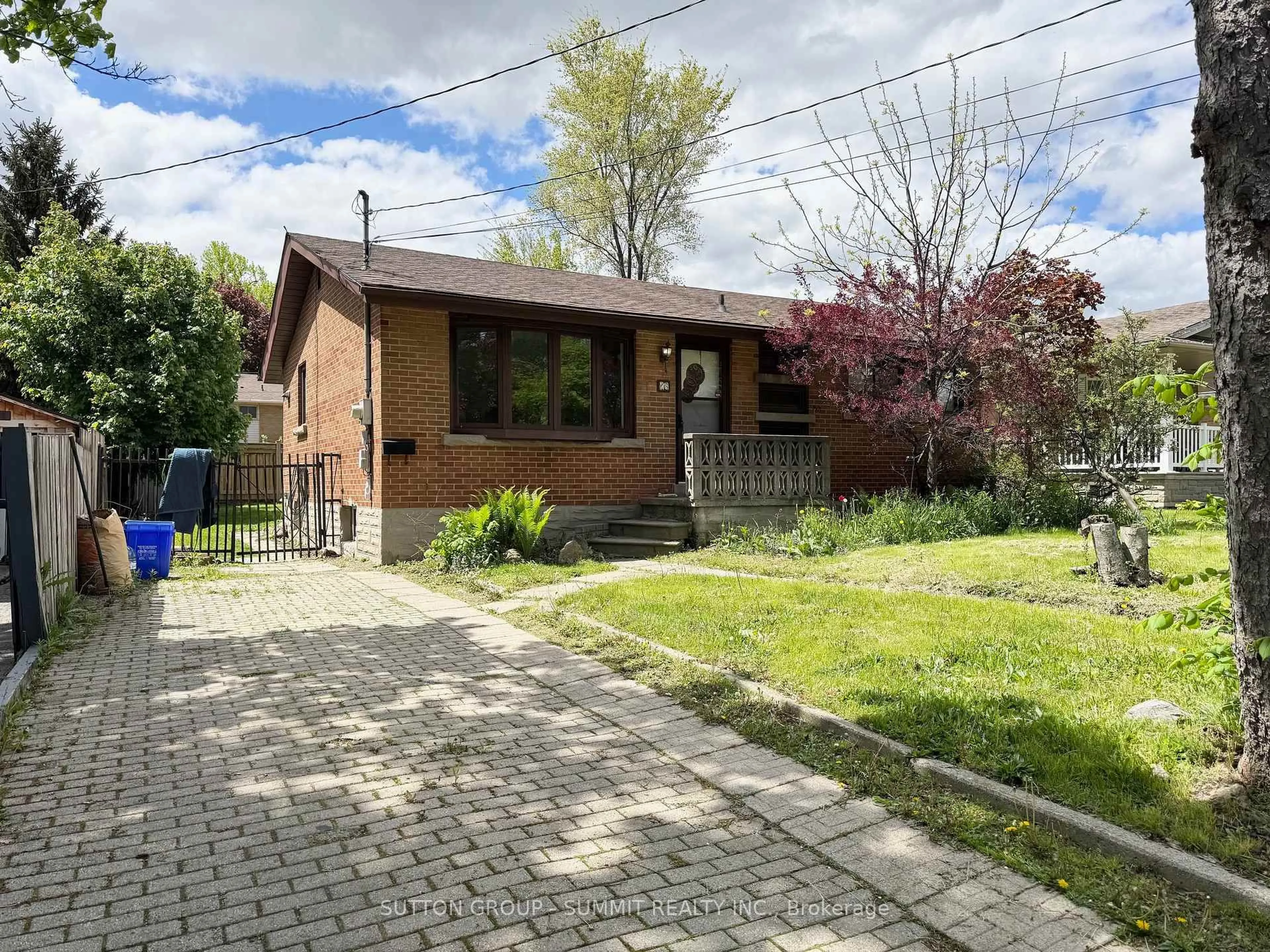 A pic from outside/outdoor area/front of a property/back of a property/a pic from drone, street for 26 Grandfield St, Hamilton Ontario L8T 2H2