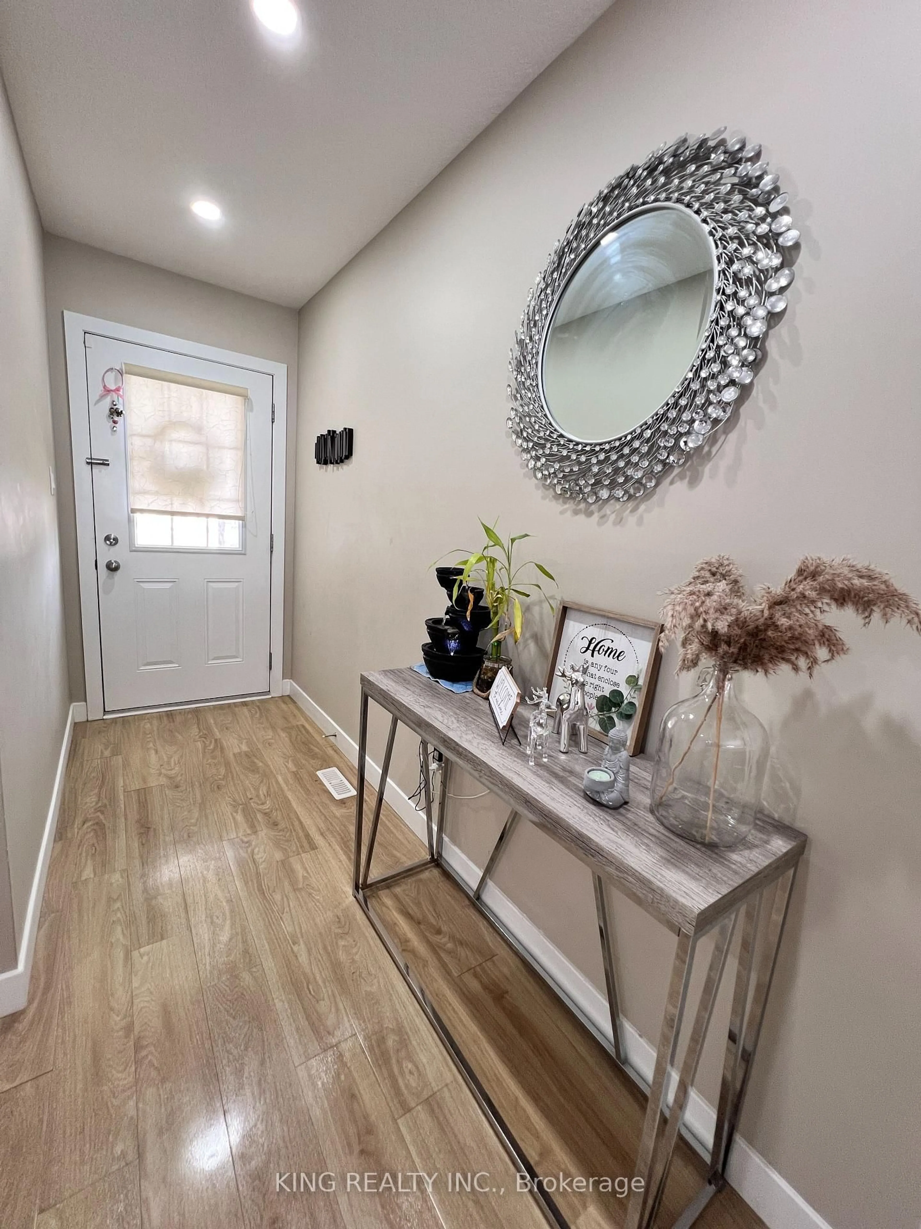 Indoor entryway for 1138 SANDBAR St, London North Ontario N6G 0G6