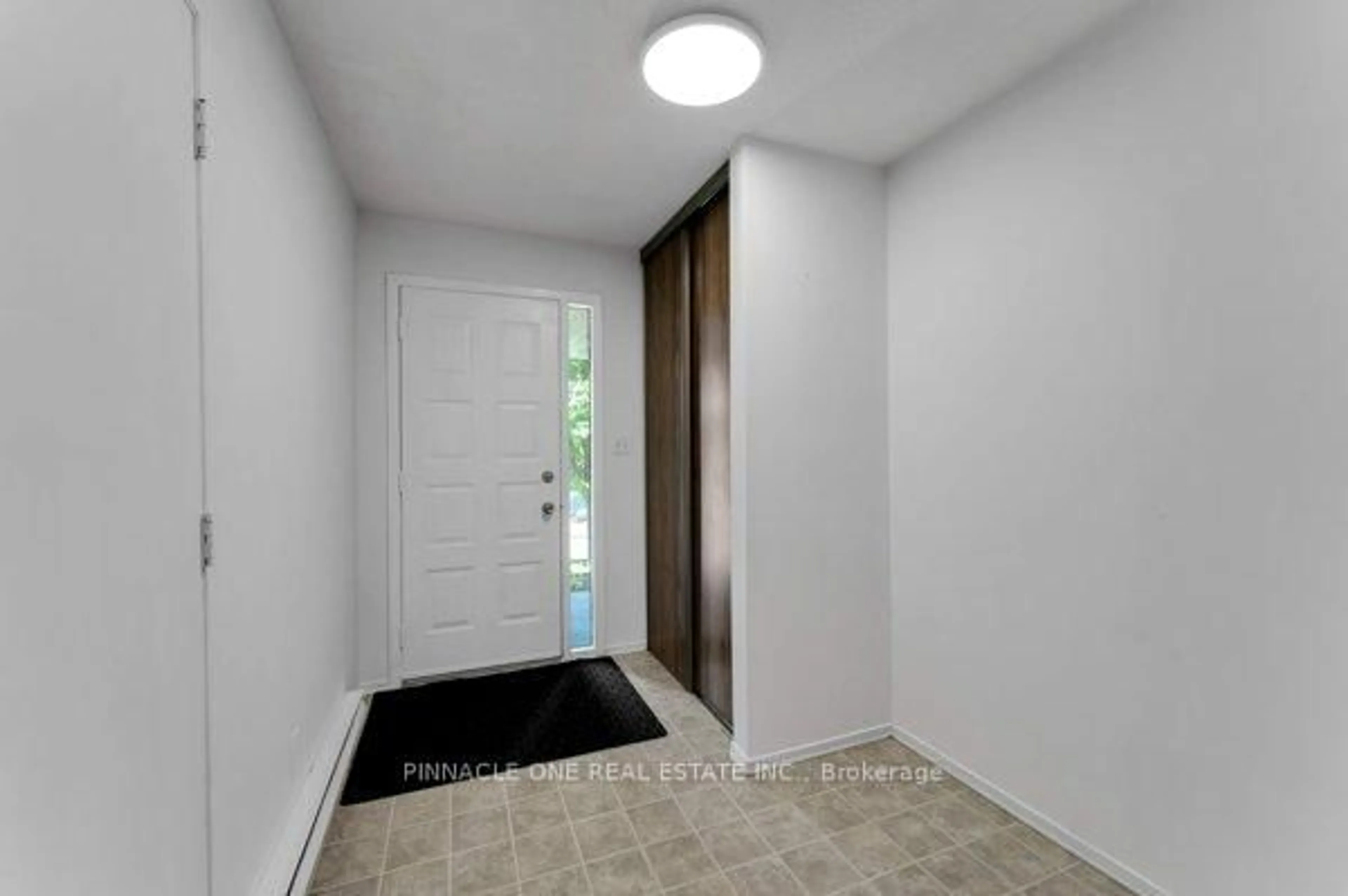 Indoor entryway for 27 ST PAULS Pl, Kingston Ontario K7M 7S5