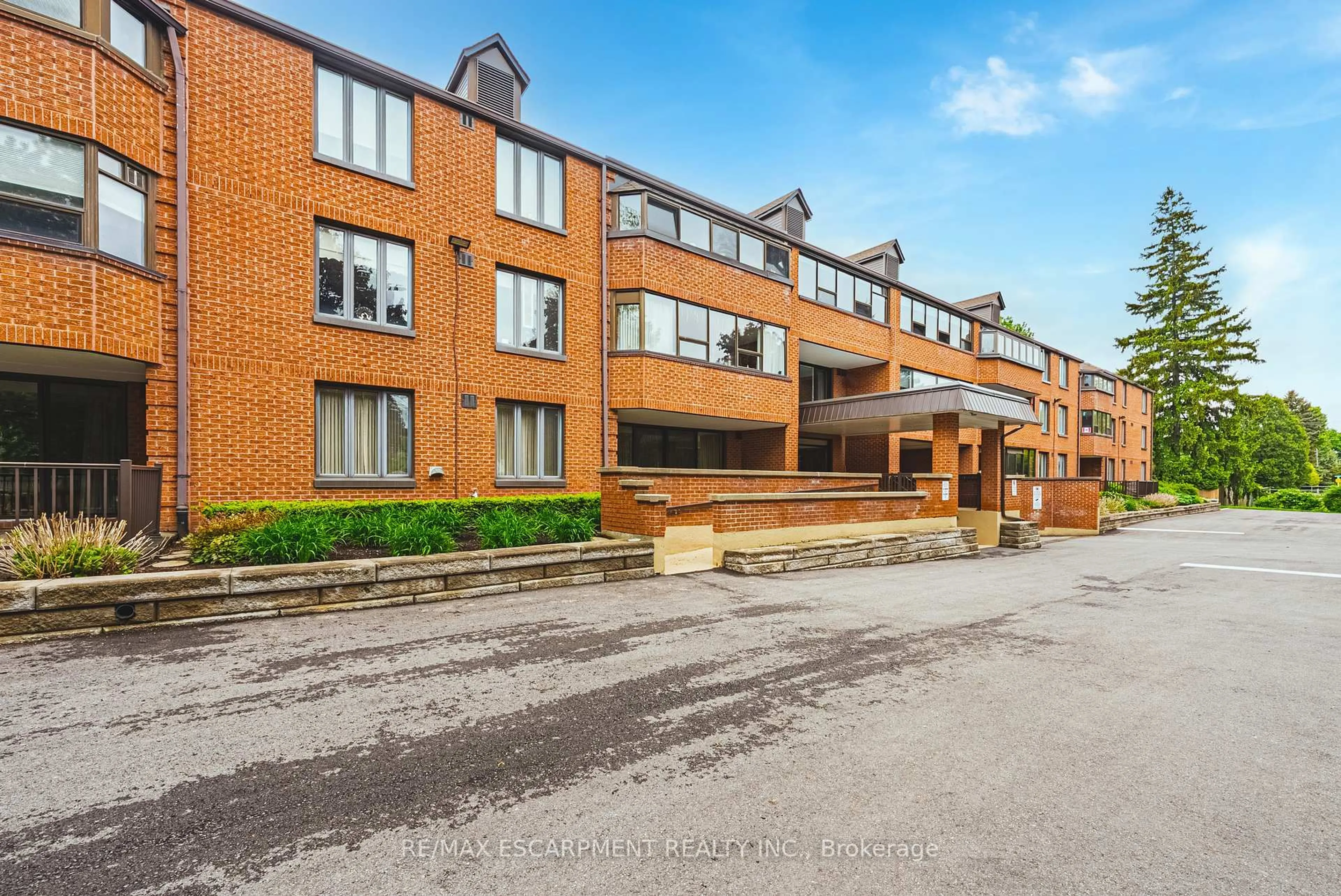 Patio, building for 150 WILSON St #215, Hamilton Ontario L8R 1E2