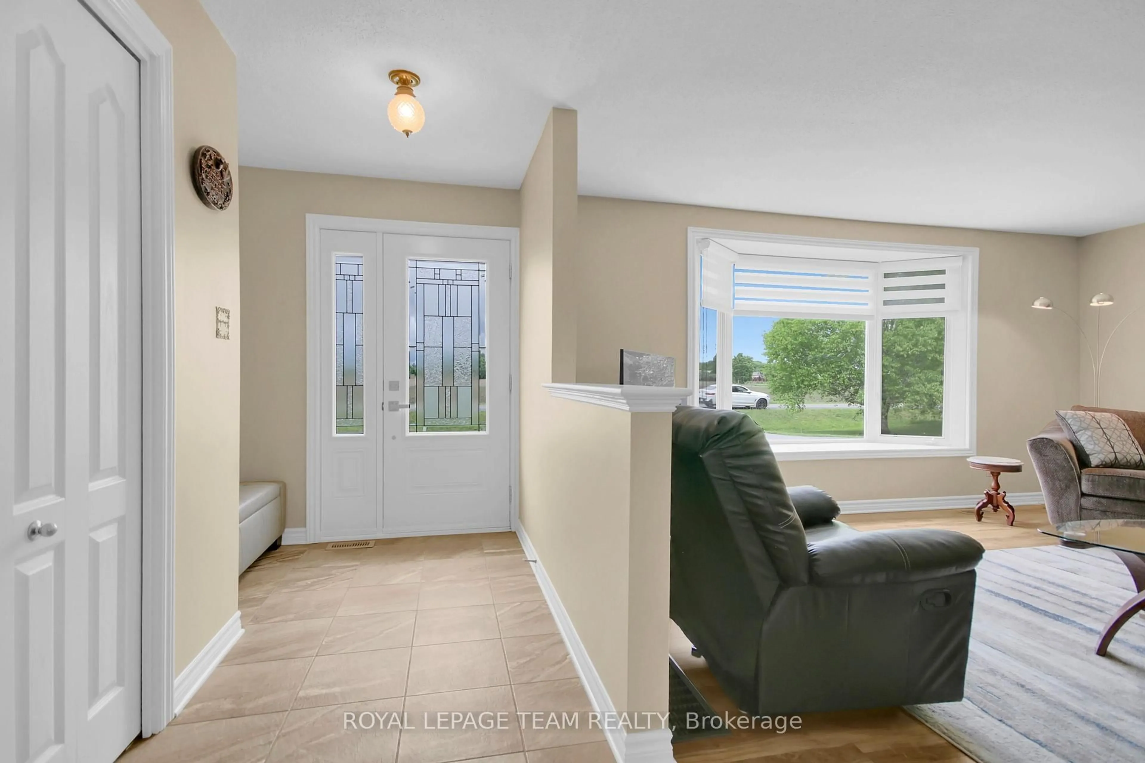 Indoor entryway for 6022 Third Line Rd, North Gower Ontario K0A 2T0