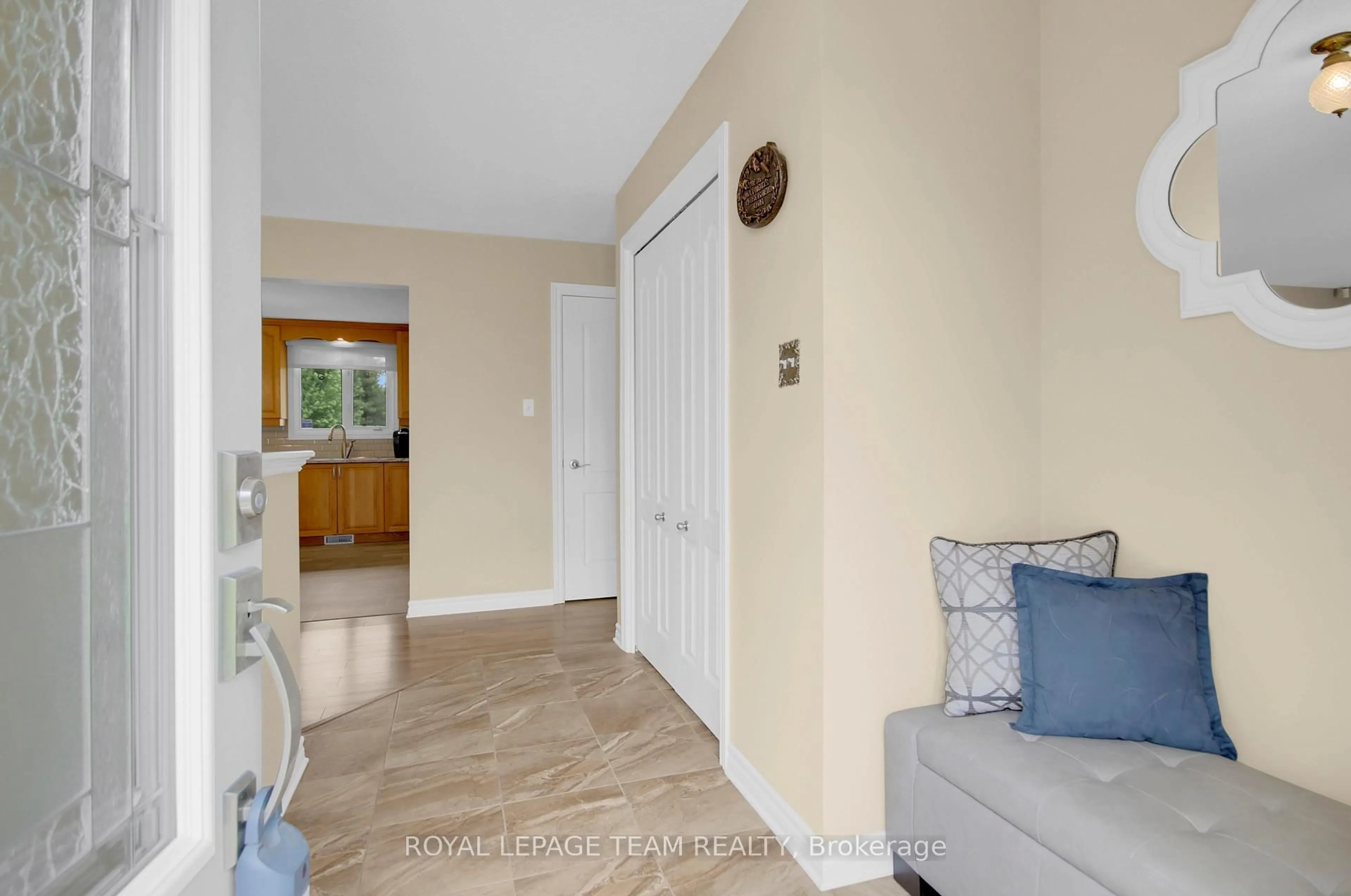 Indoor entryway for 6022 Third Line Rd, North Gower Ontario K0A 2T0