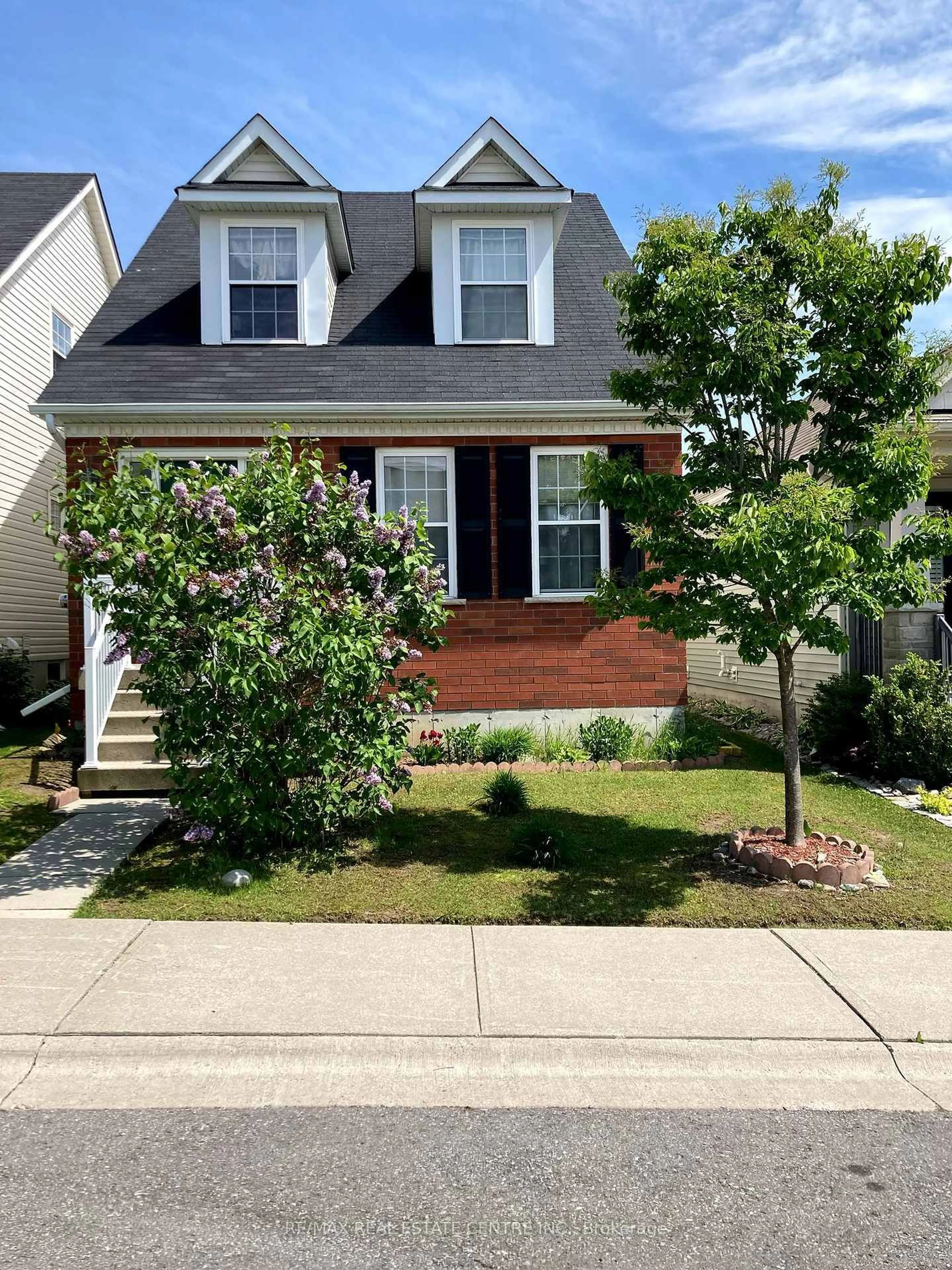 Home with vinyl exterior material, street for 70 Greenaway Circ, Port Hope Ontario L1A 0B9