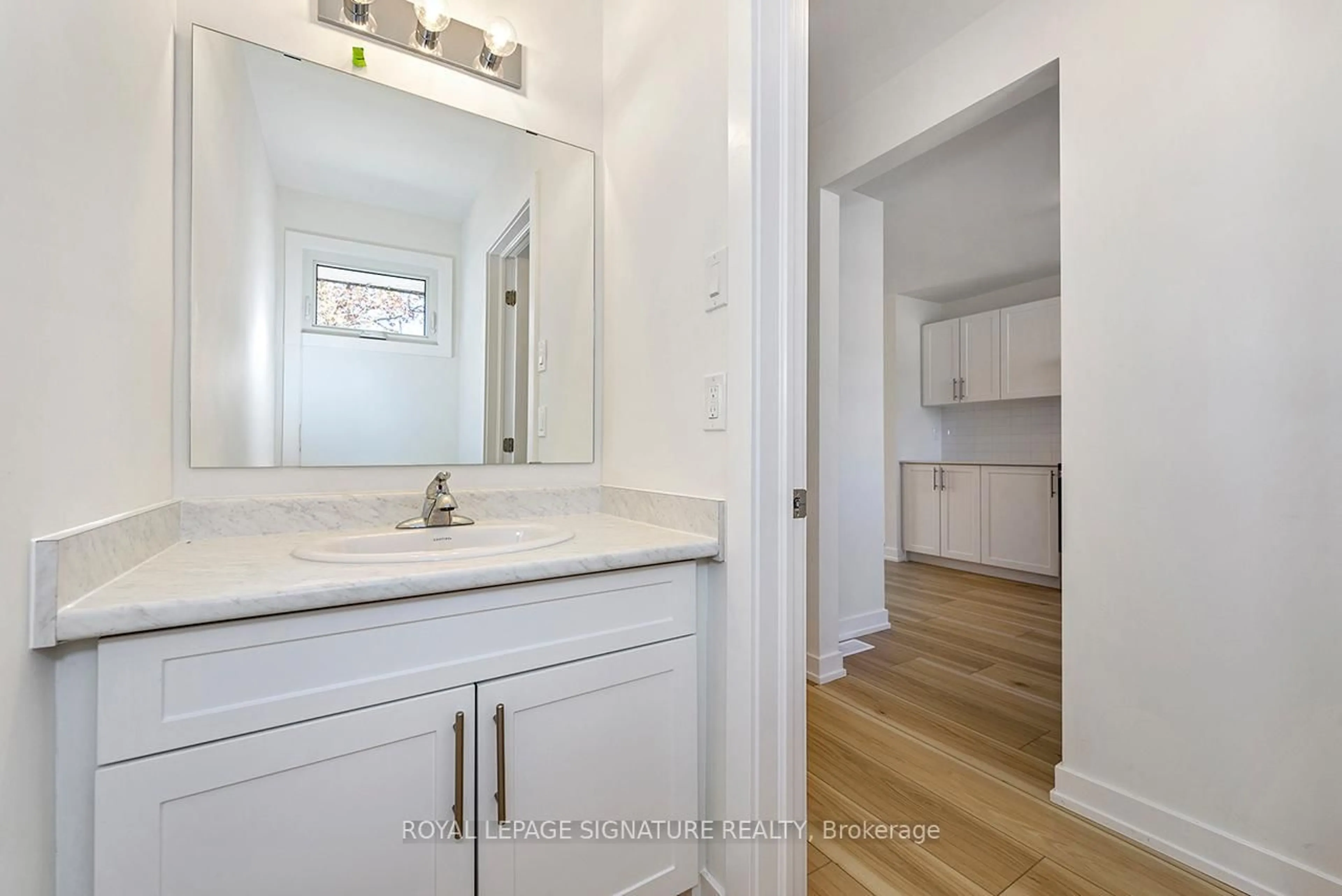 Standard bathroom, unknown for 20 Anna Capri Dr #1, Hamilton Ontario L8W 1M6