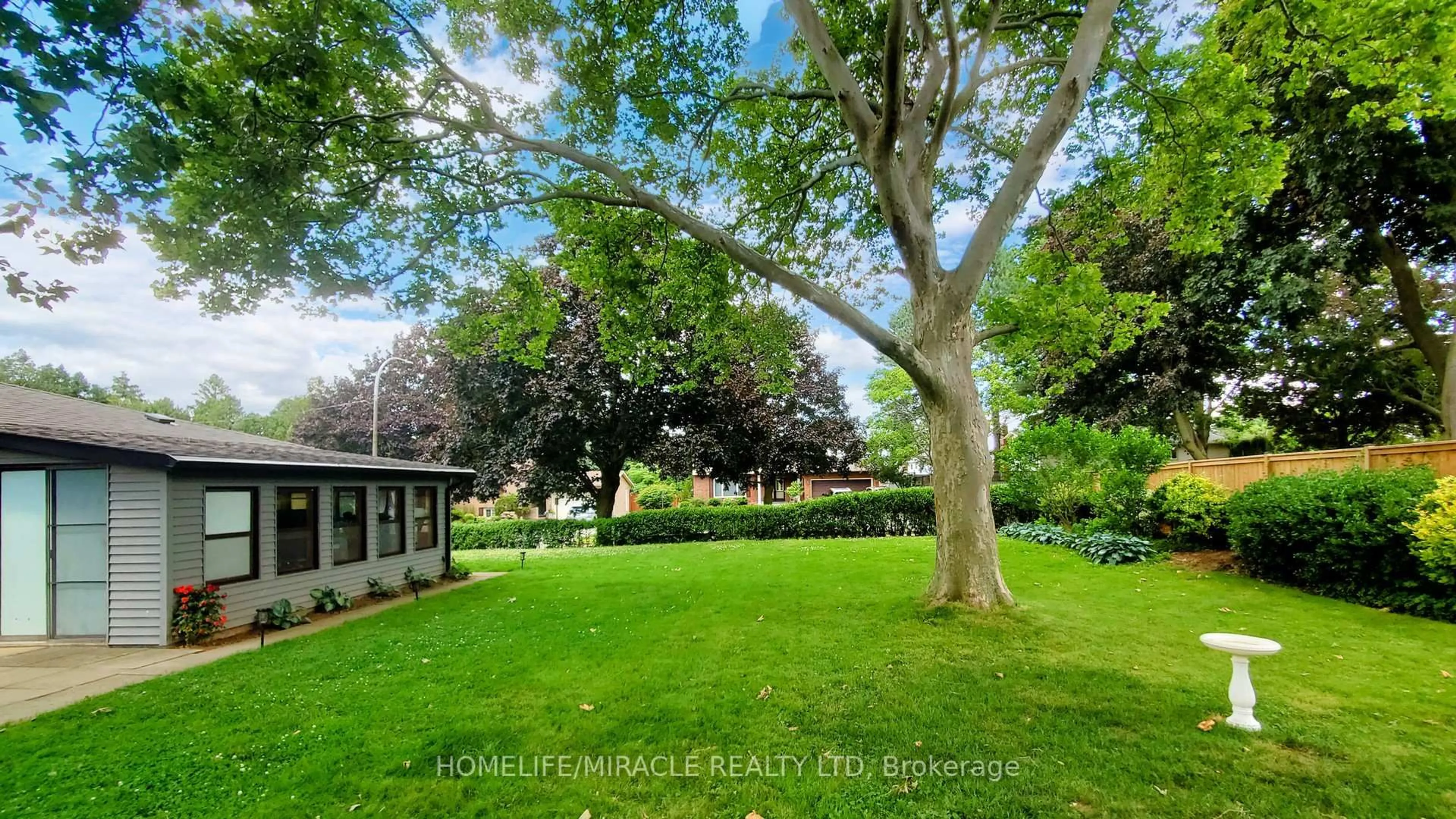 A pic from outside/outdoor area/front of a property/back of a property/a pic from drone, unknown for 374 Book Rd, Grimsby Ontario L3M 2M6