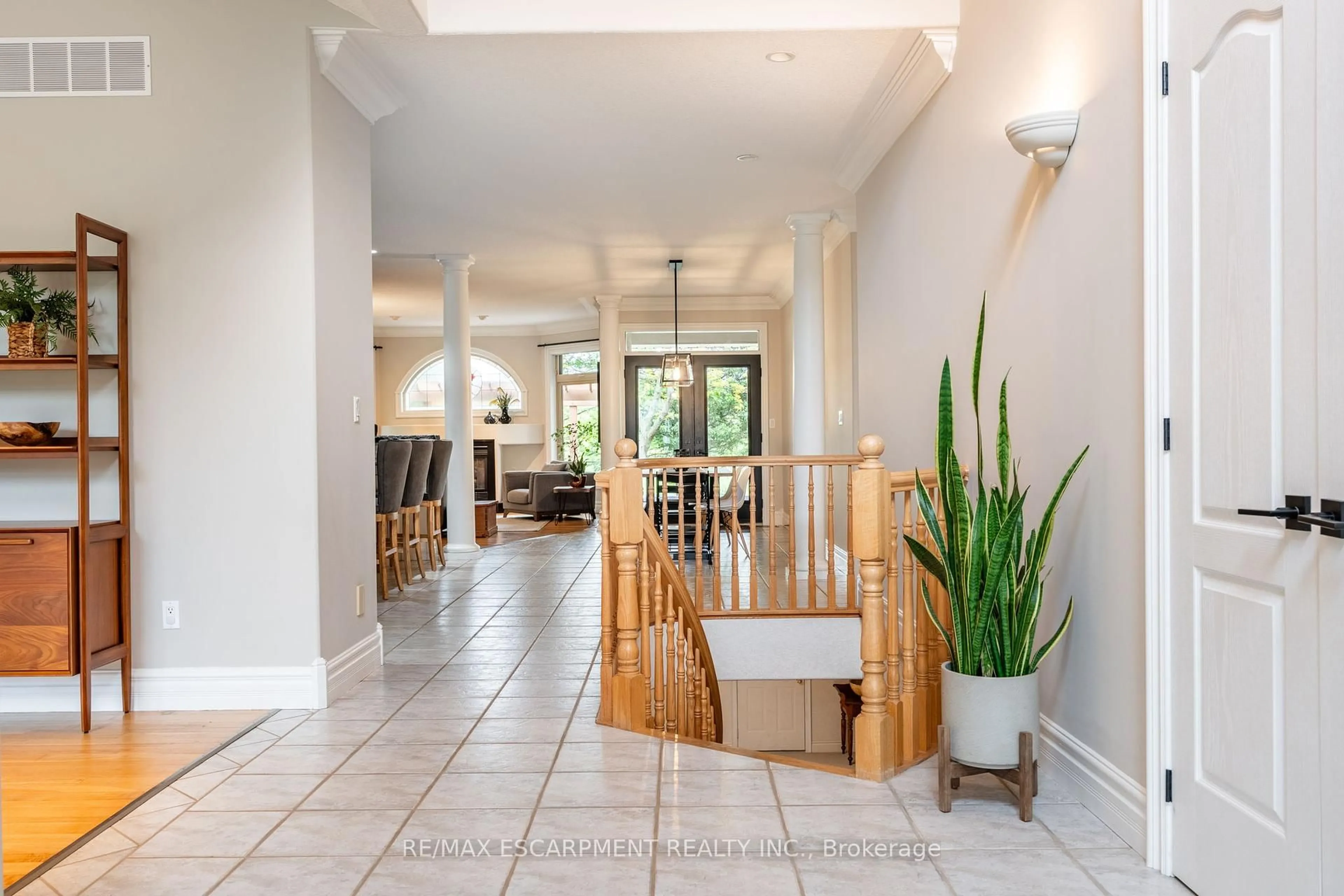 Indoor foyer for 248 4th Concession Rd, Hamilton Ontario L8B 1J3