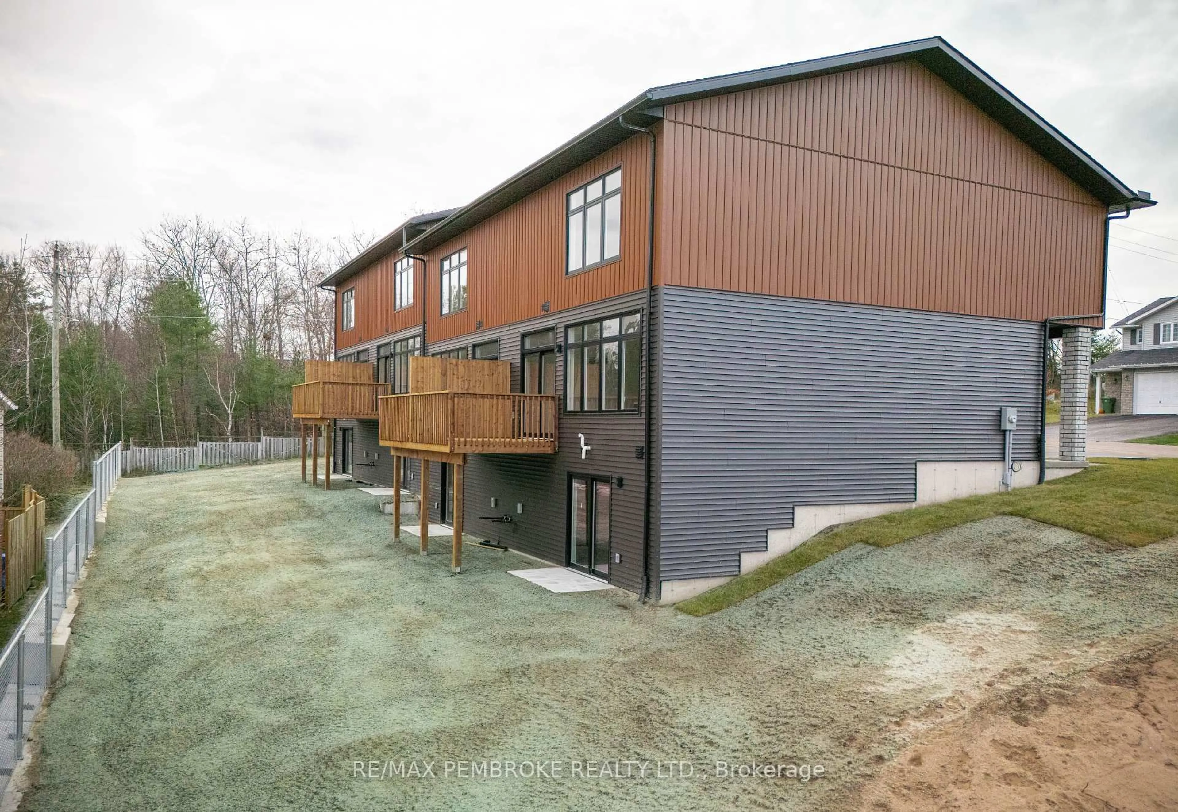 Unknown for 9 NORTHBROOK St, Petawawa Ontario K8H 3N4