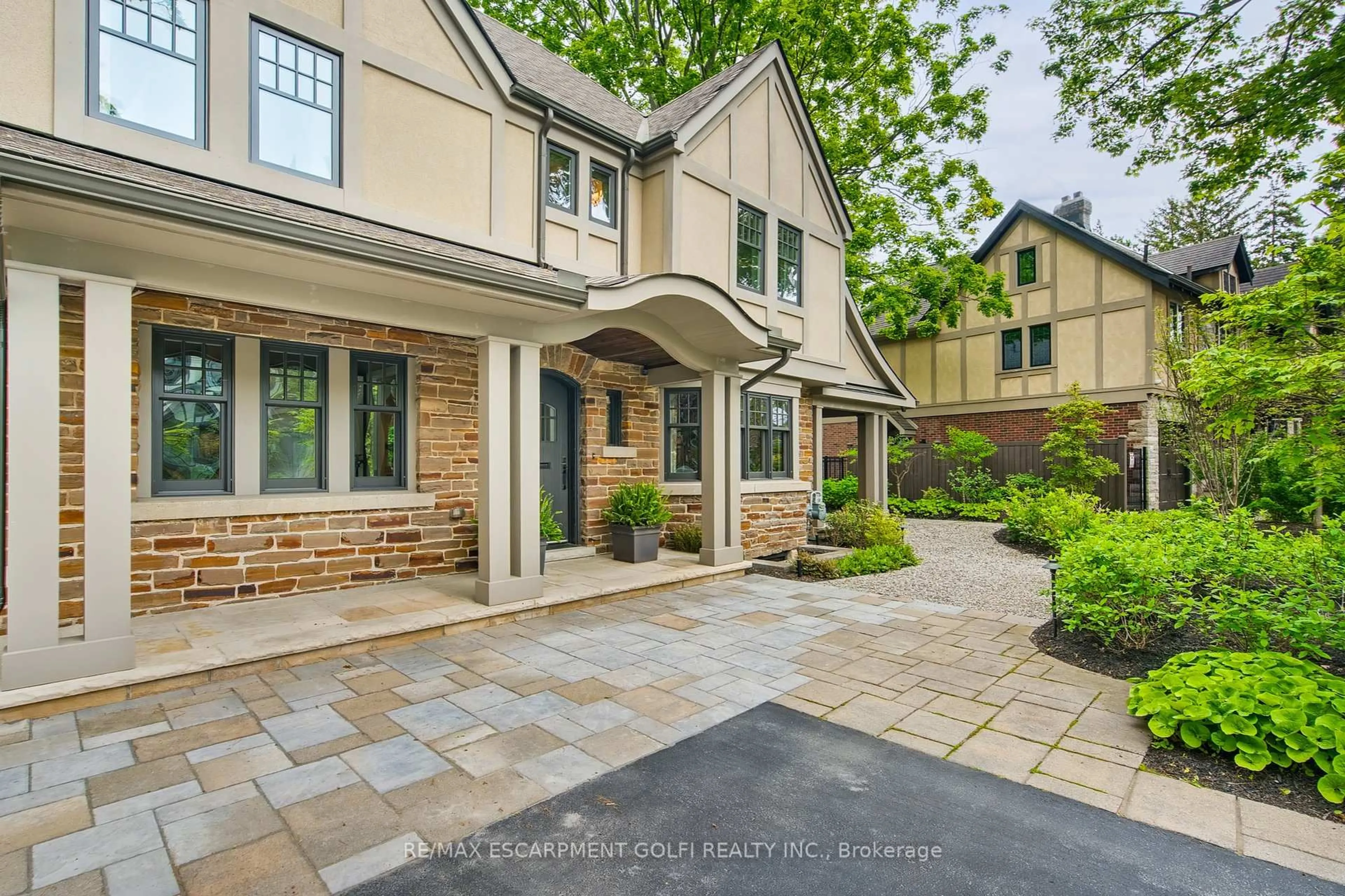 Home with brick exterior material, street for 61 Oak Knoll Dr, Hamilton Ontario L8S 4C2