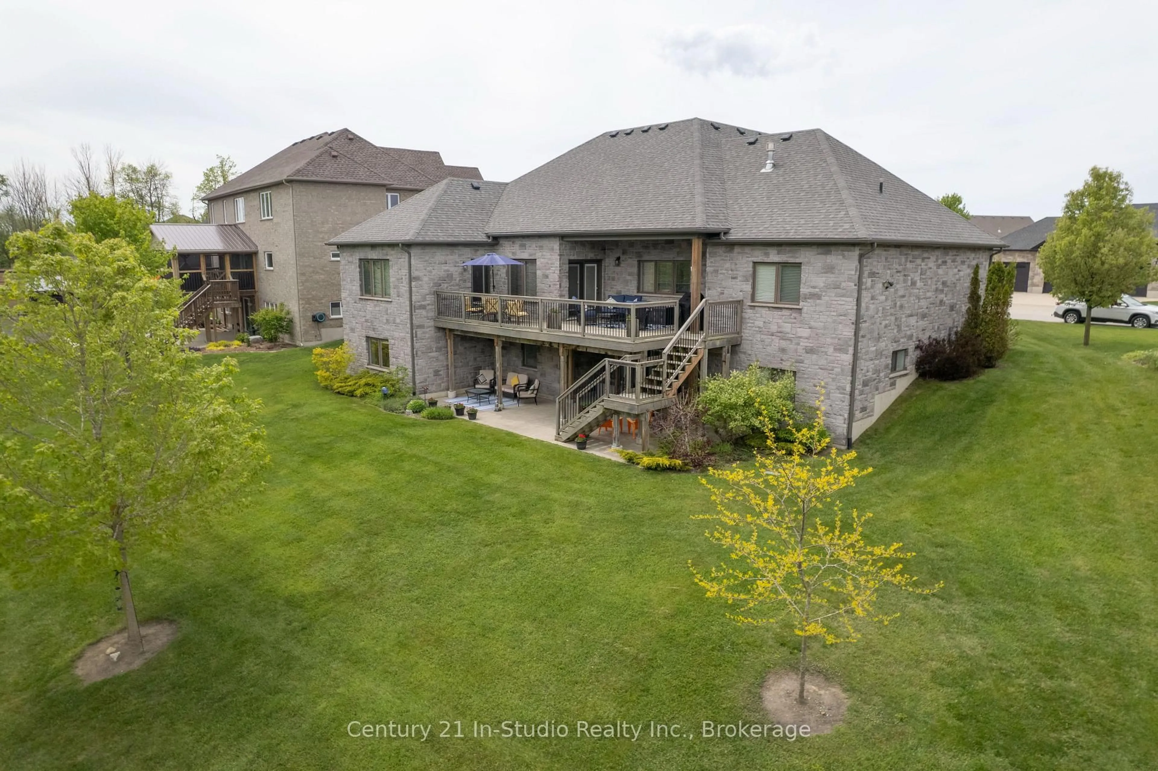 A pic from outside/outdoor area/front of a property/back of a property/a pic from drone, water/lake/river/ocean view for 417 Mccullough Cres, Kincardine Ontario N2Z 0A8