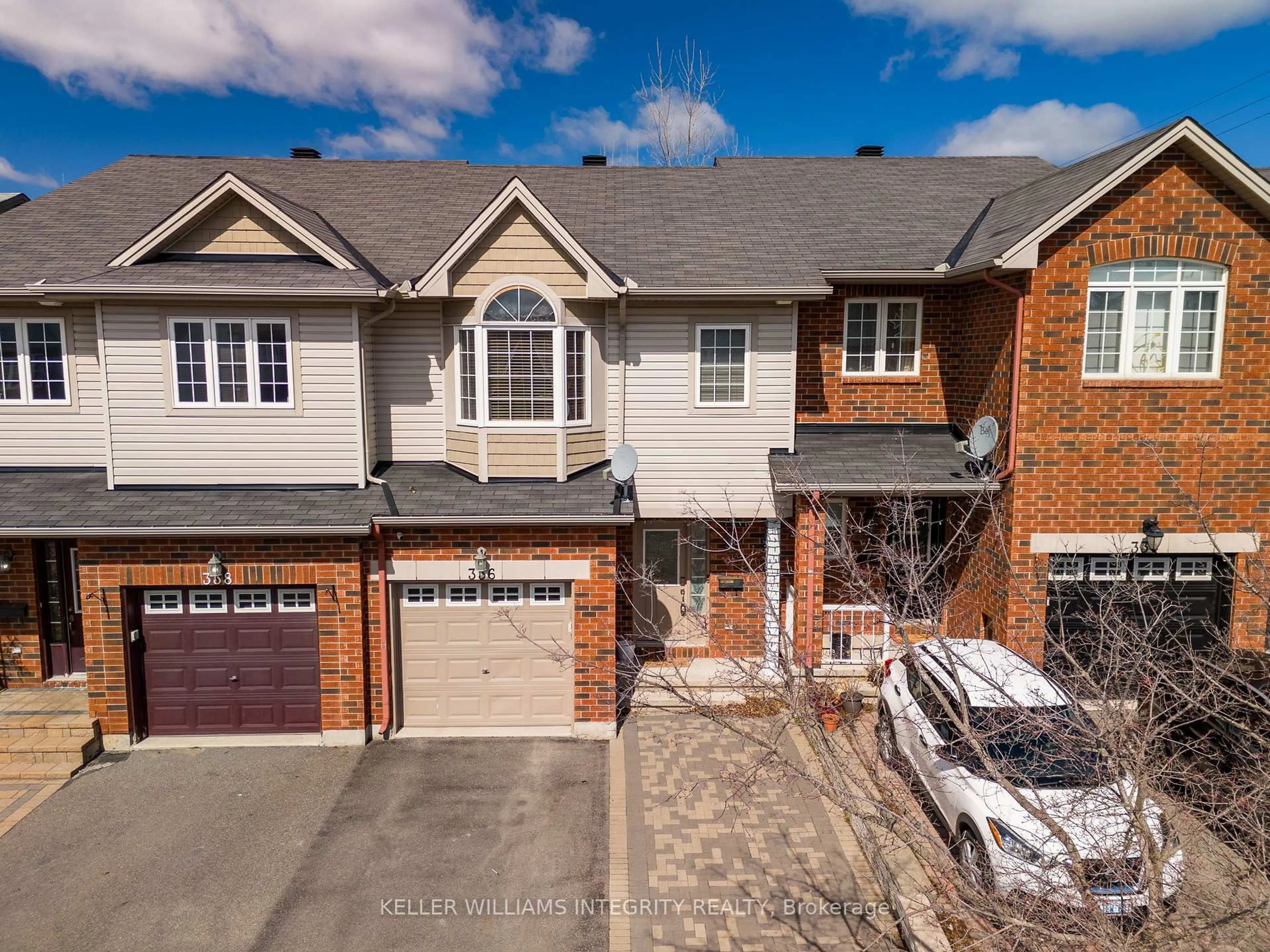 A pic from outside/outdoor area/front of a property/back of a property/a pic from drone, street for 336 Rolling Meadow Cres, Ottawa Ontario K1W 0A7