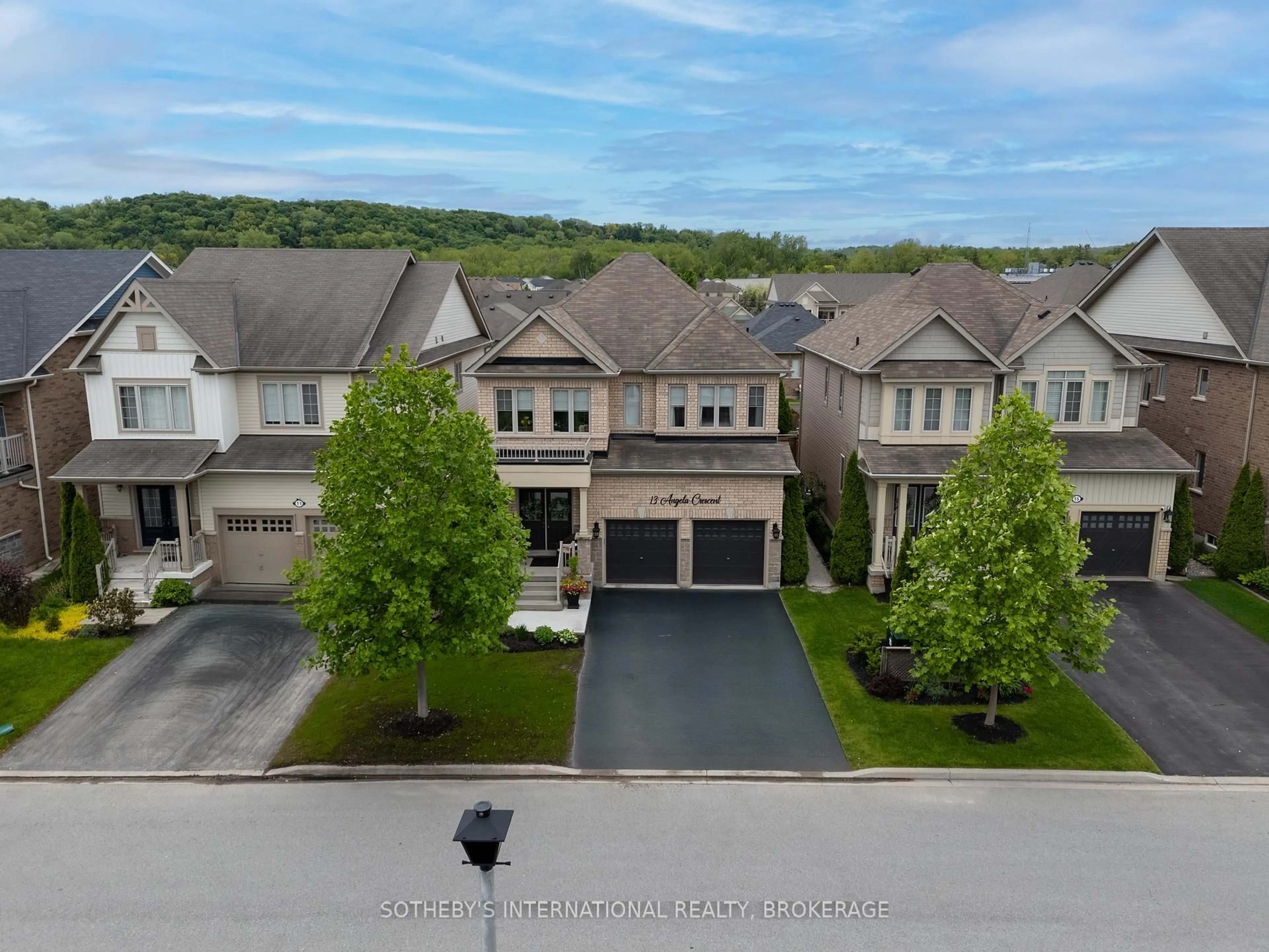 A pic from outside/outdoor area/front of a property/back of a property/a pic from drone, street for 13 Angela Cres, Niagara-on-the-Lake Ontario L0S 1J0
