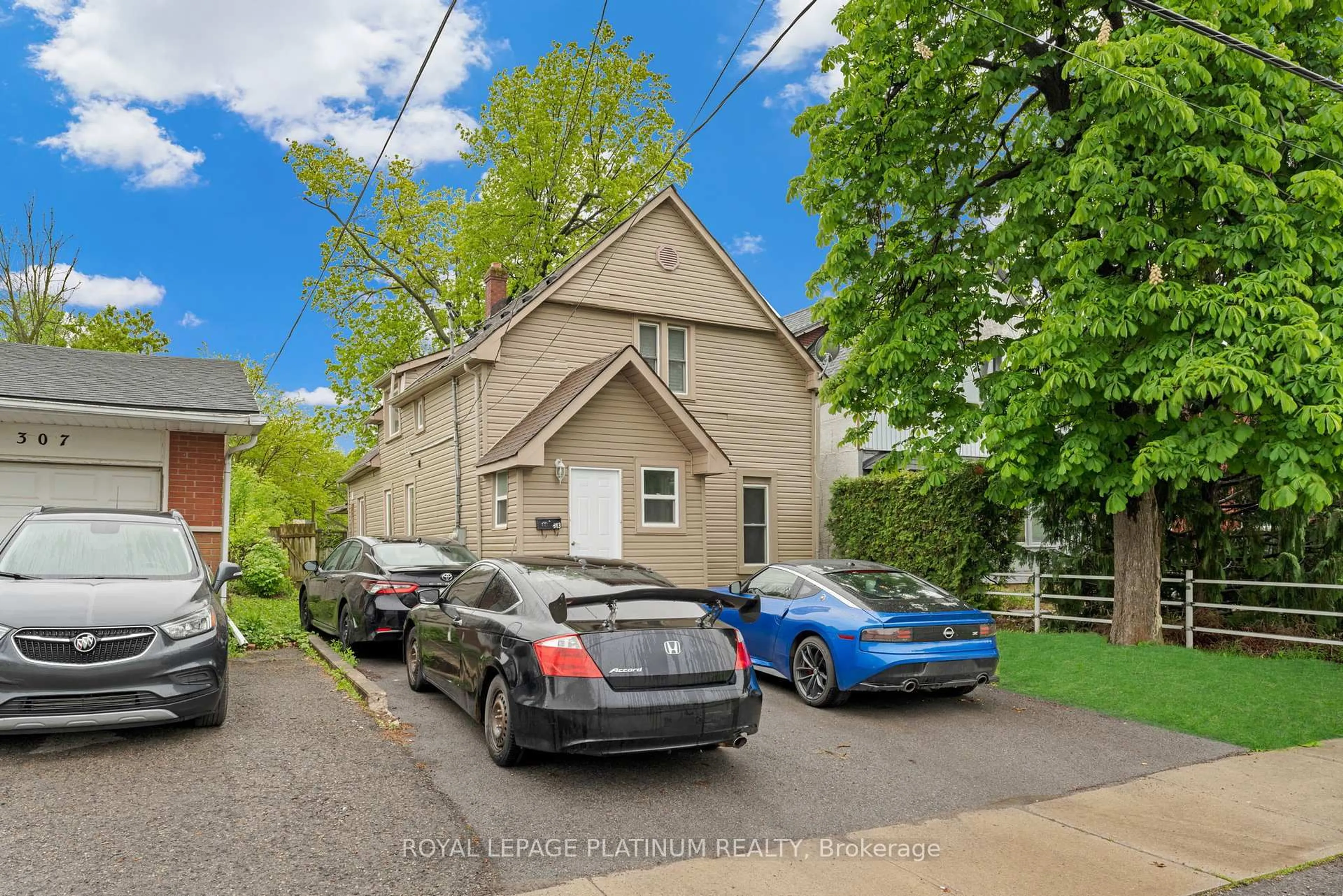 A pic from outside/outdoor area/front of a property/back of a property/a pic from drone, street for 311-313 Gilmore Rd, Fort Erie Ontario L2A 2M9