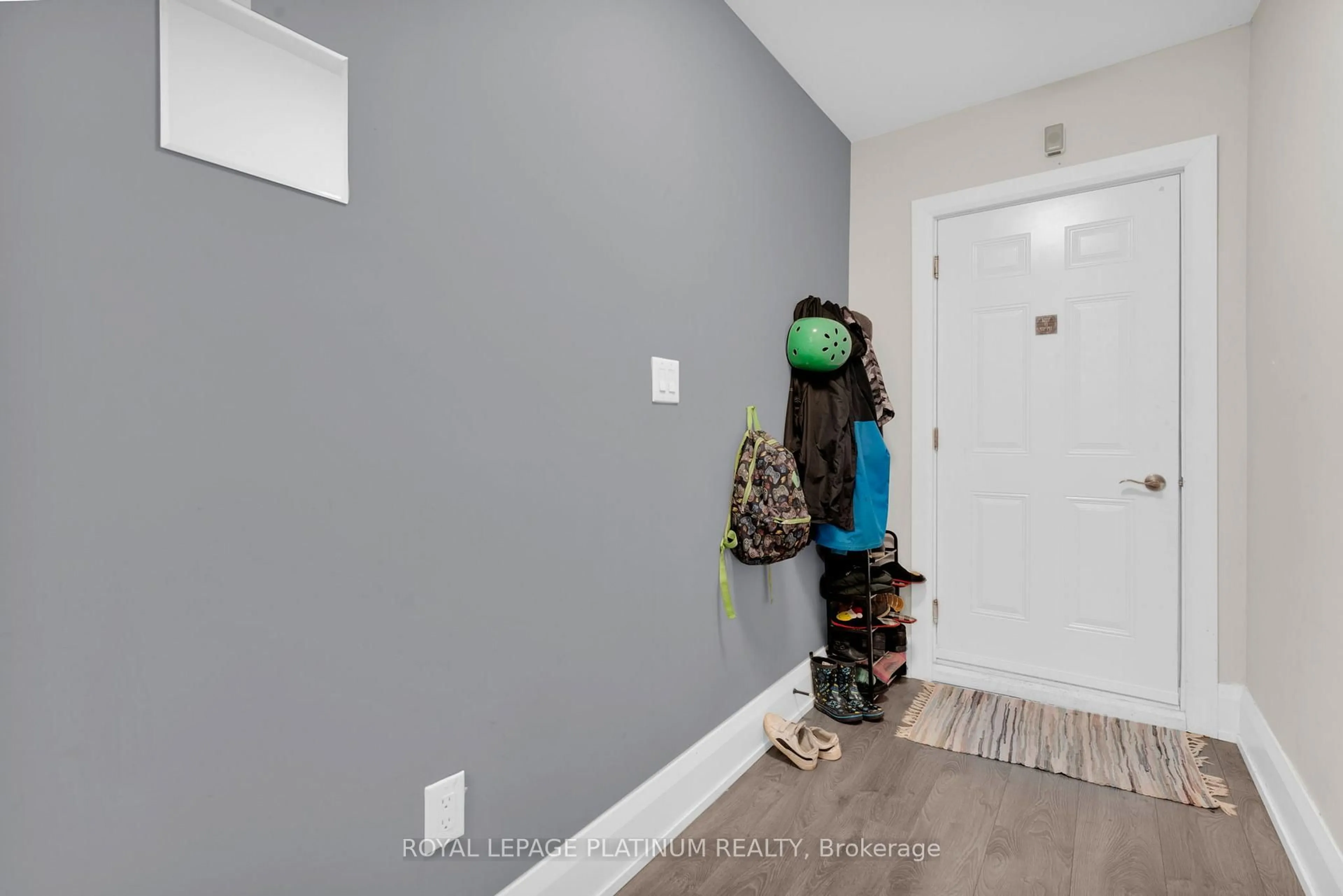Indoor entryway for 311-313 Gilmore Rd, Fort Erie Ontario L2A 2M9