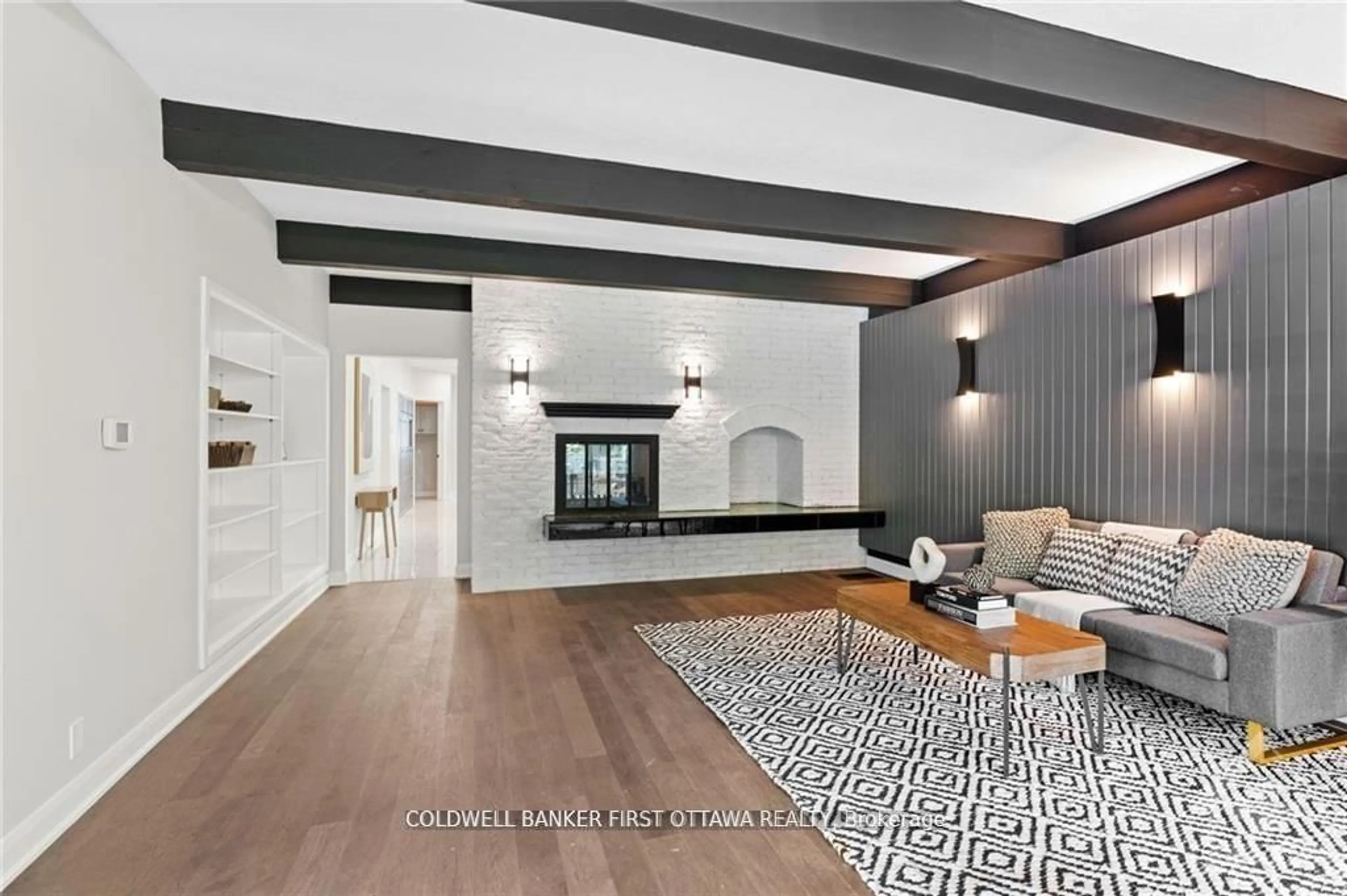 Indoor entryway for 214 ISLAND PARK Dr, Ottawa Ontario K1Y 0A4