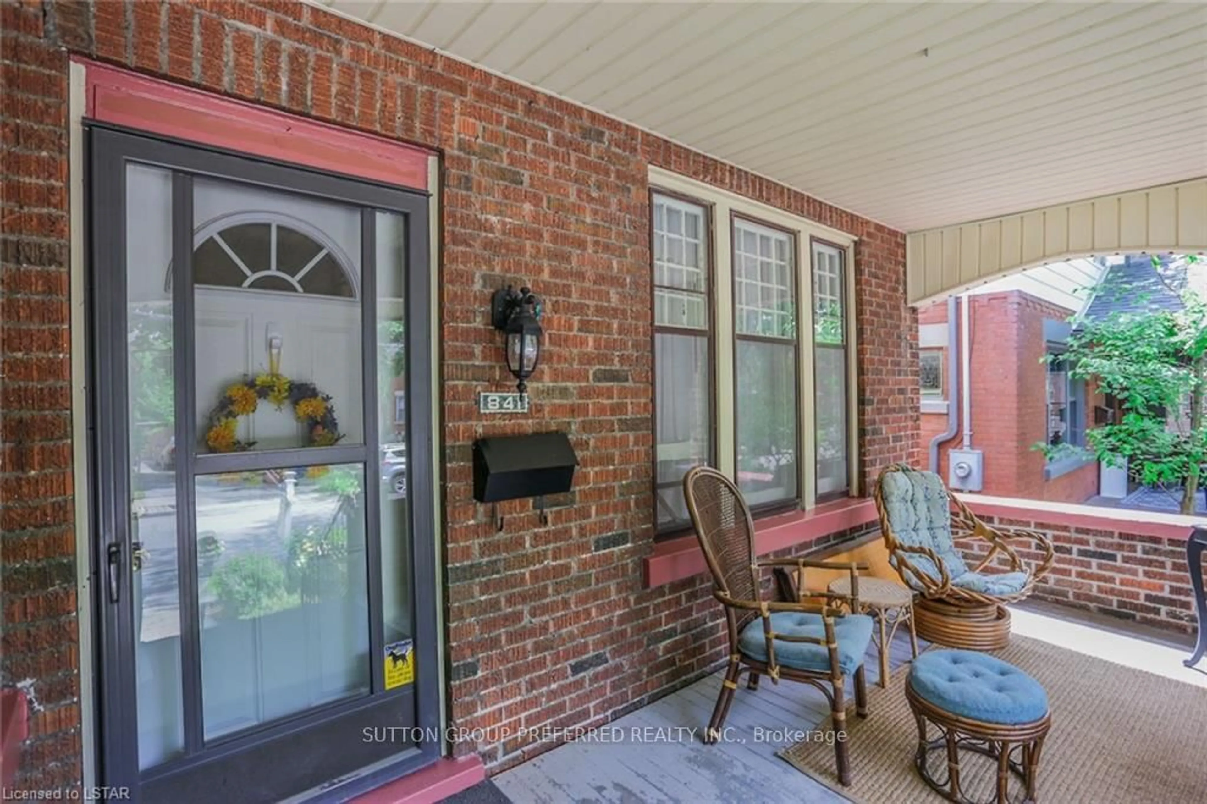 Patio, street for 841 Dufferin Ave, London East Ontario N5W 3J9