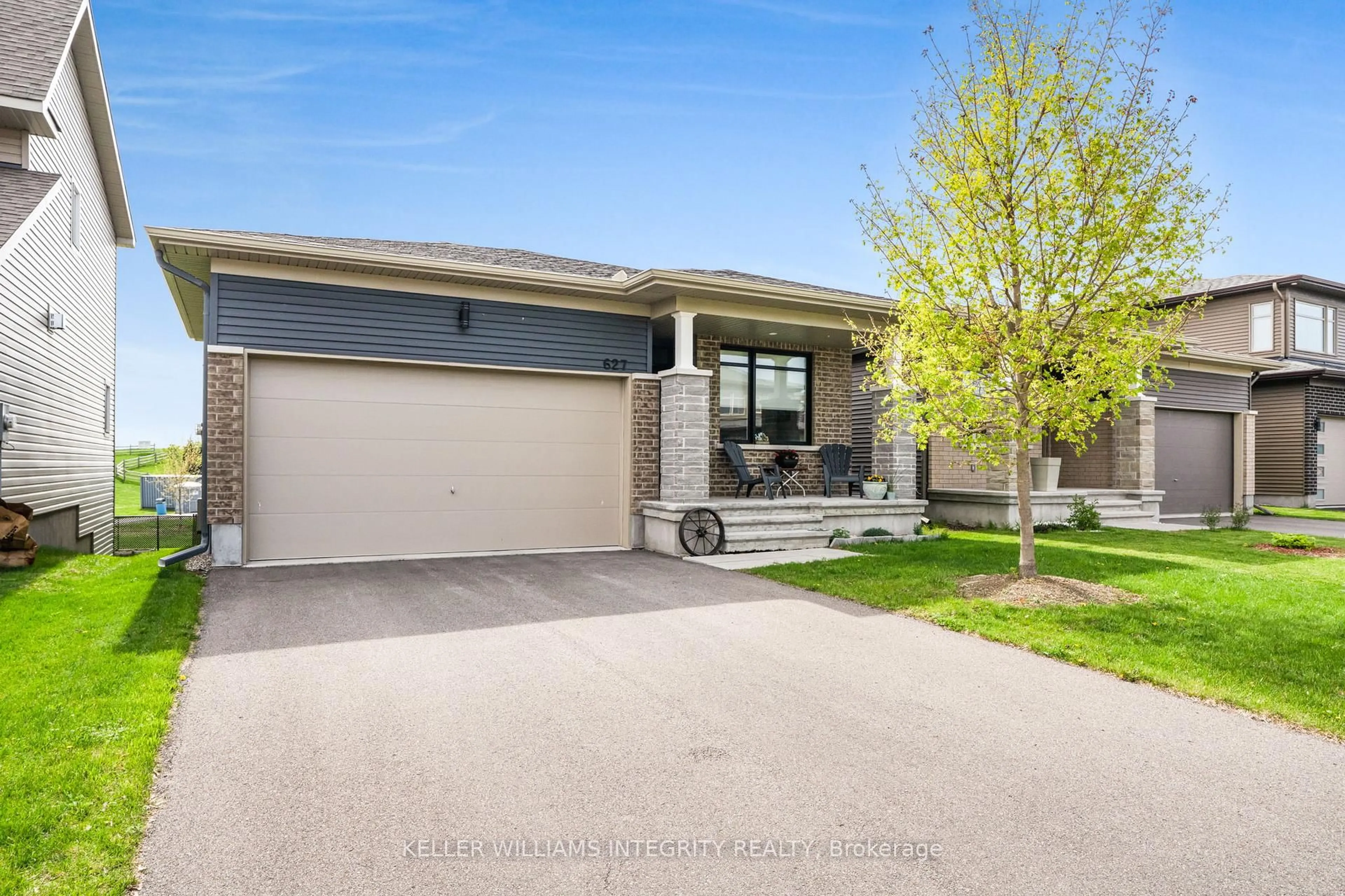 A pic from outside/outdoor area/front of a property/back of a property/a pic from drone, street for 627 Ruby St, Clarence-Rockland Ontario K4K 0H3