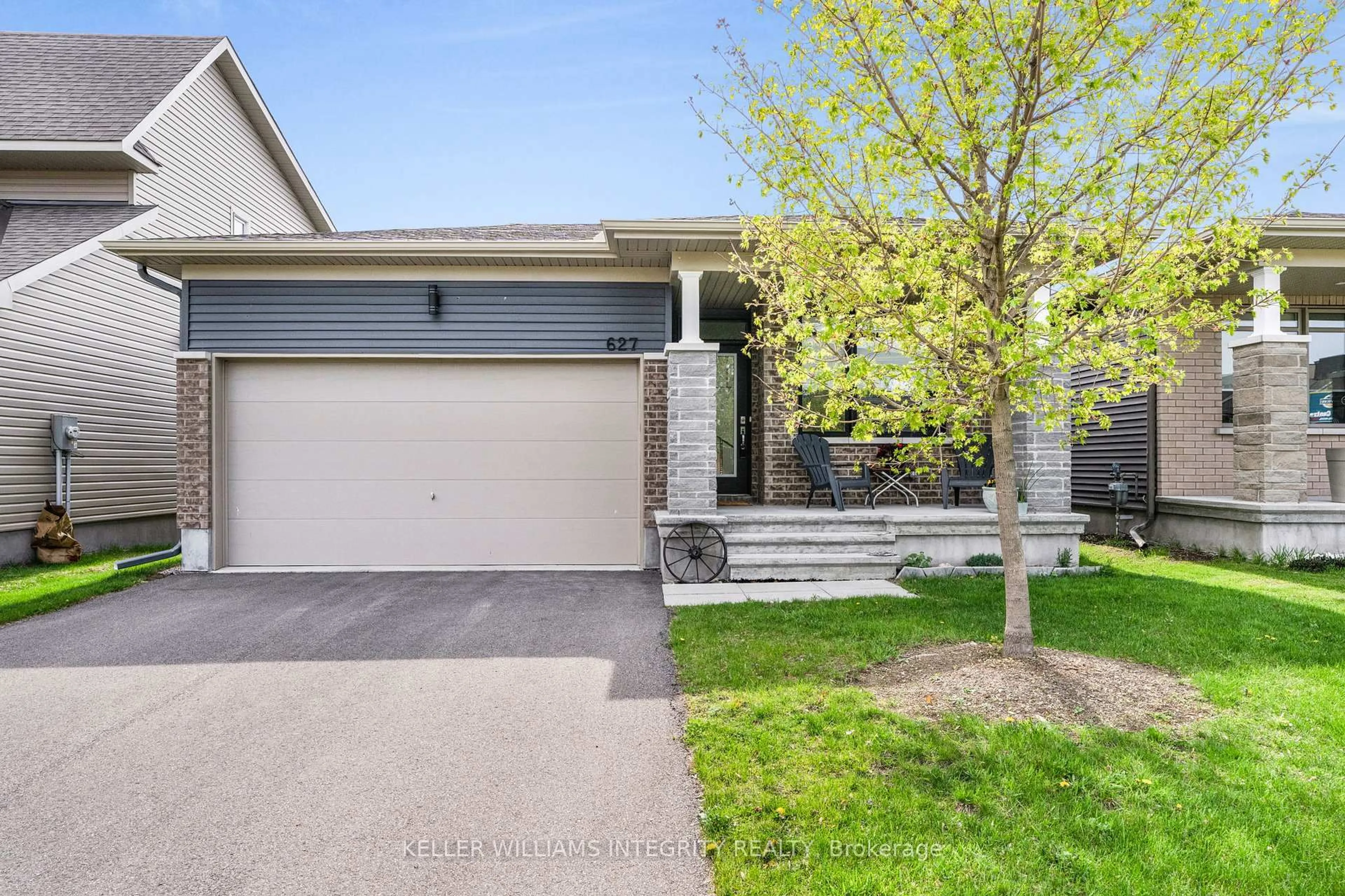 A pic from outside/outdoor area/front of a property/back of a property/a pic from drone, street for 627 Ruby St, Clarence-Rockland Ontario K4K 0H3
