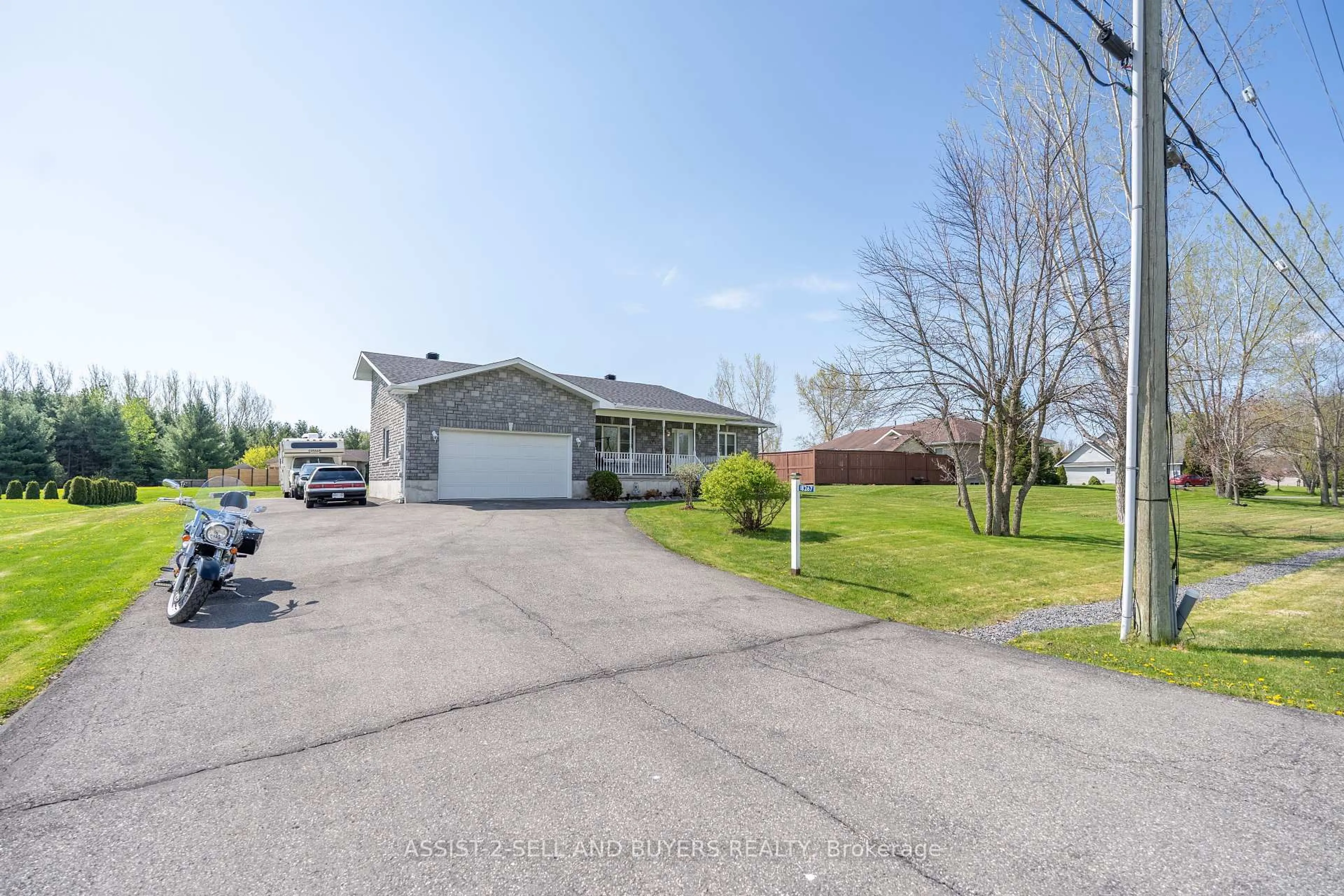 A pic from outside/outdoor area/front of a property/back of a property/a pic from drone, street for 18267 Samuel Dr, South Glengarry Ontario K6H 7J1