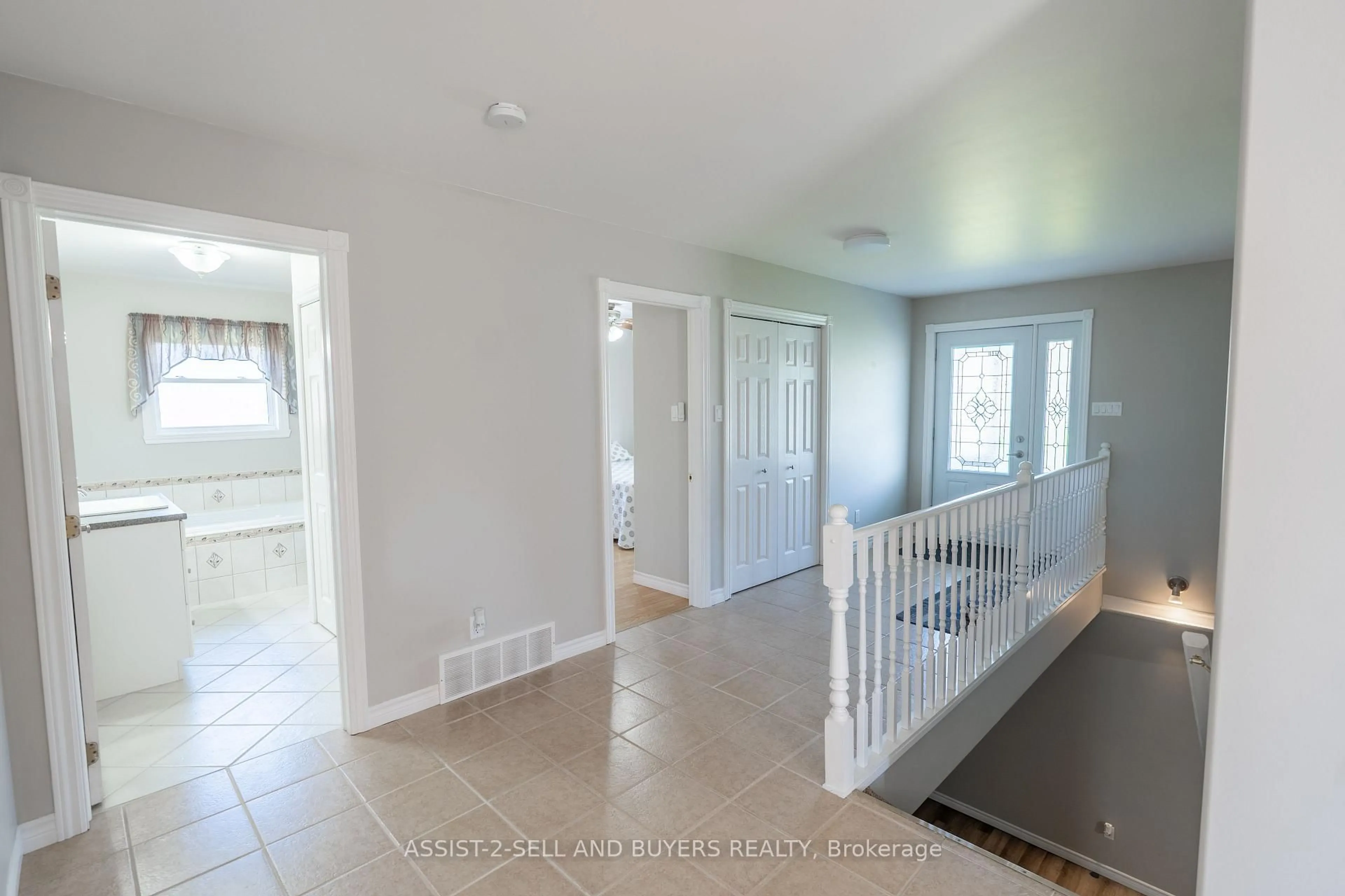 Indoor entryway for 18267 Samuel Dr, South Glengarry Ontario K6H 7J1