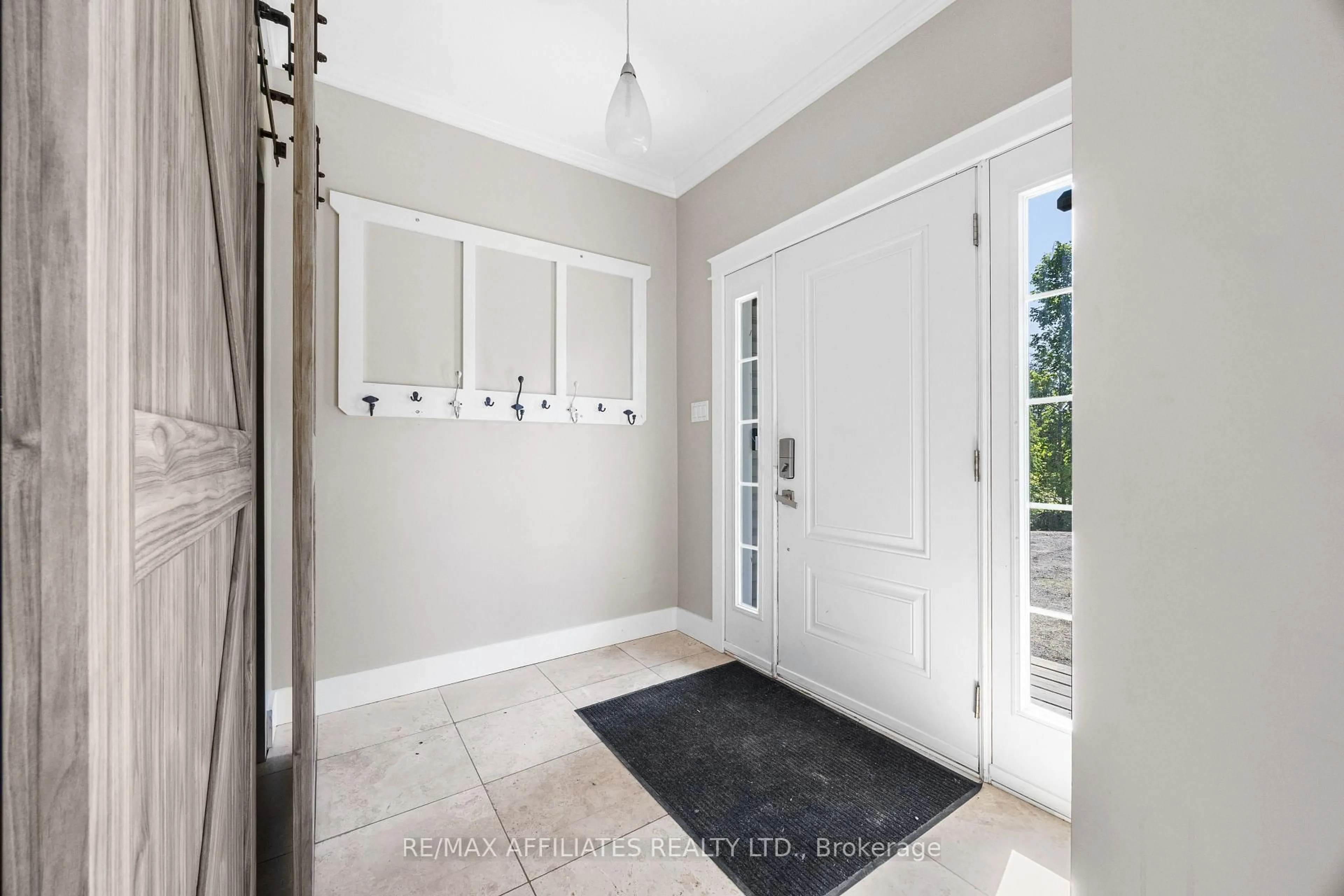 Indoor entryway for 150 Franktown Cemetery Rd, Smiths Falls Ontario K7A 4S7