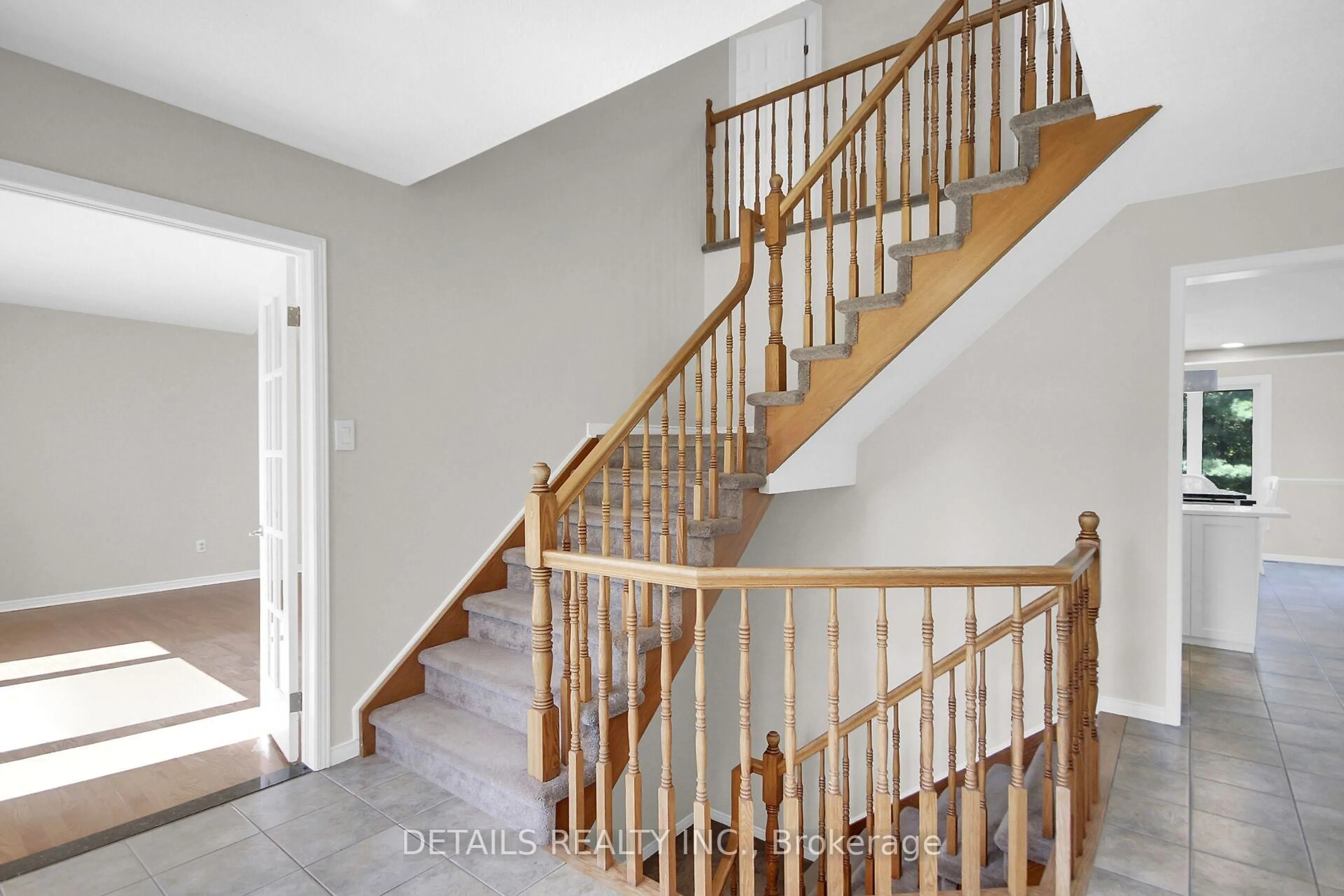 Stairs for 1362 Cornfield Cres, Ottawa Ontario K4P 1E6