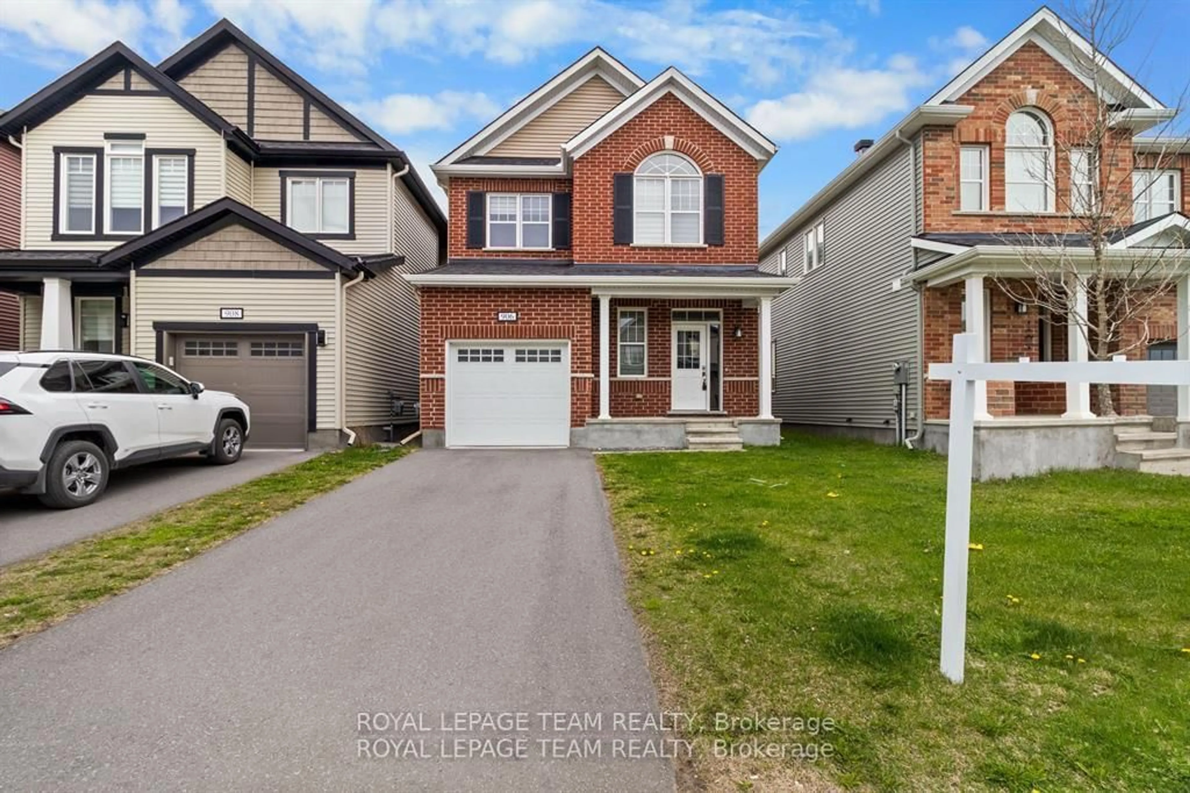 Home with vinyl exterior material, street for 906 Nokomis Pl, Ottawa Ontario K2J 6T2