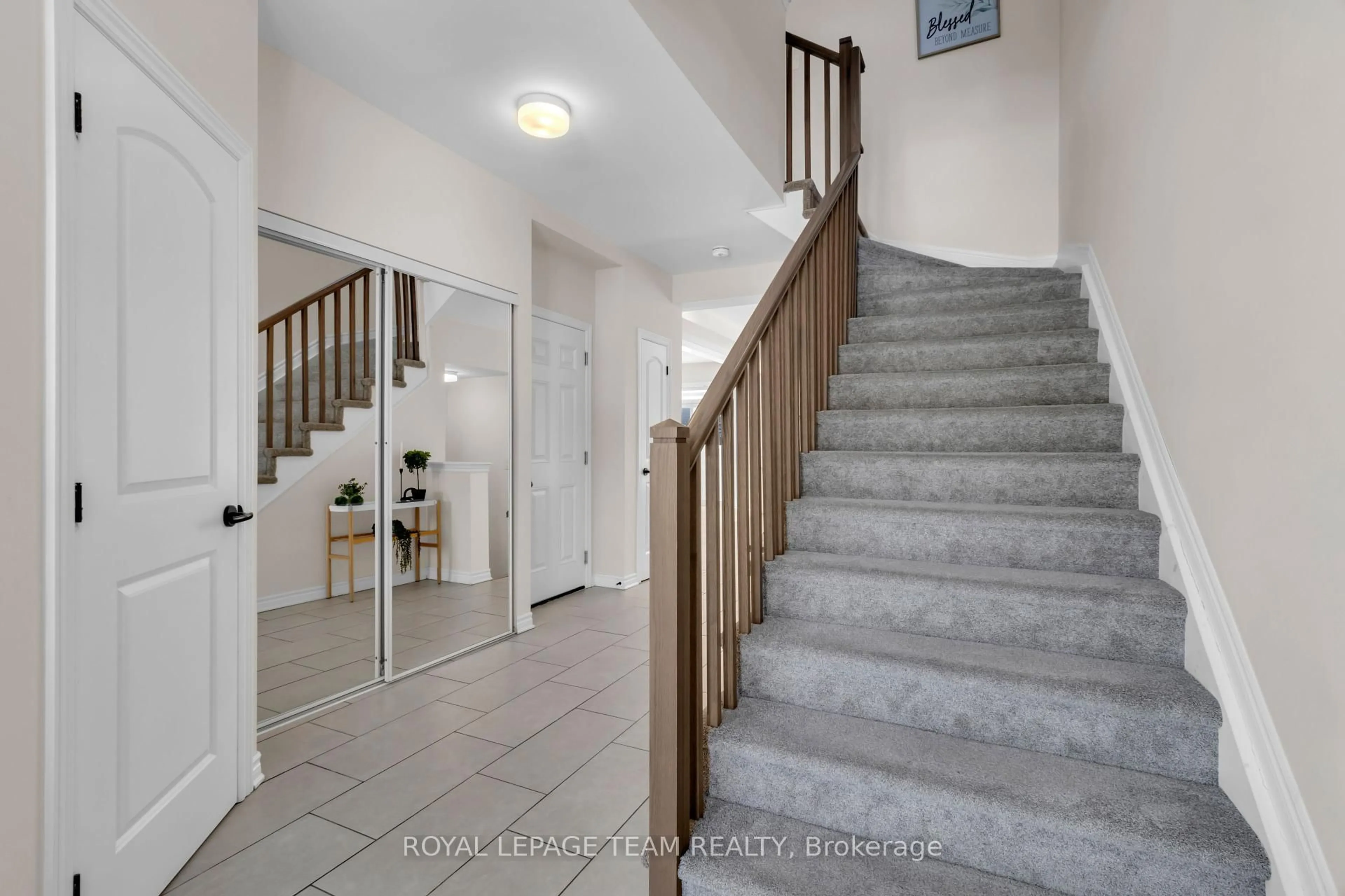 Unknown for 906 Nokomis Pl, Ottawa Ontario K2J 6T2