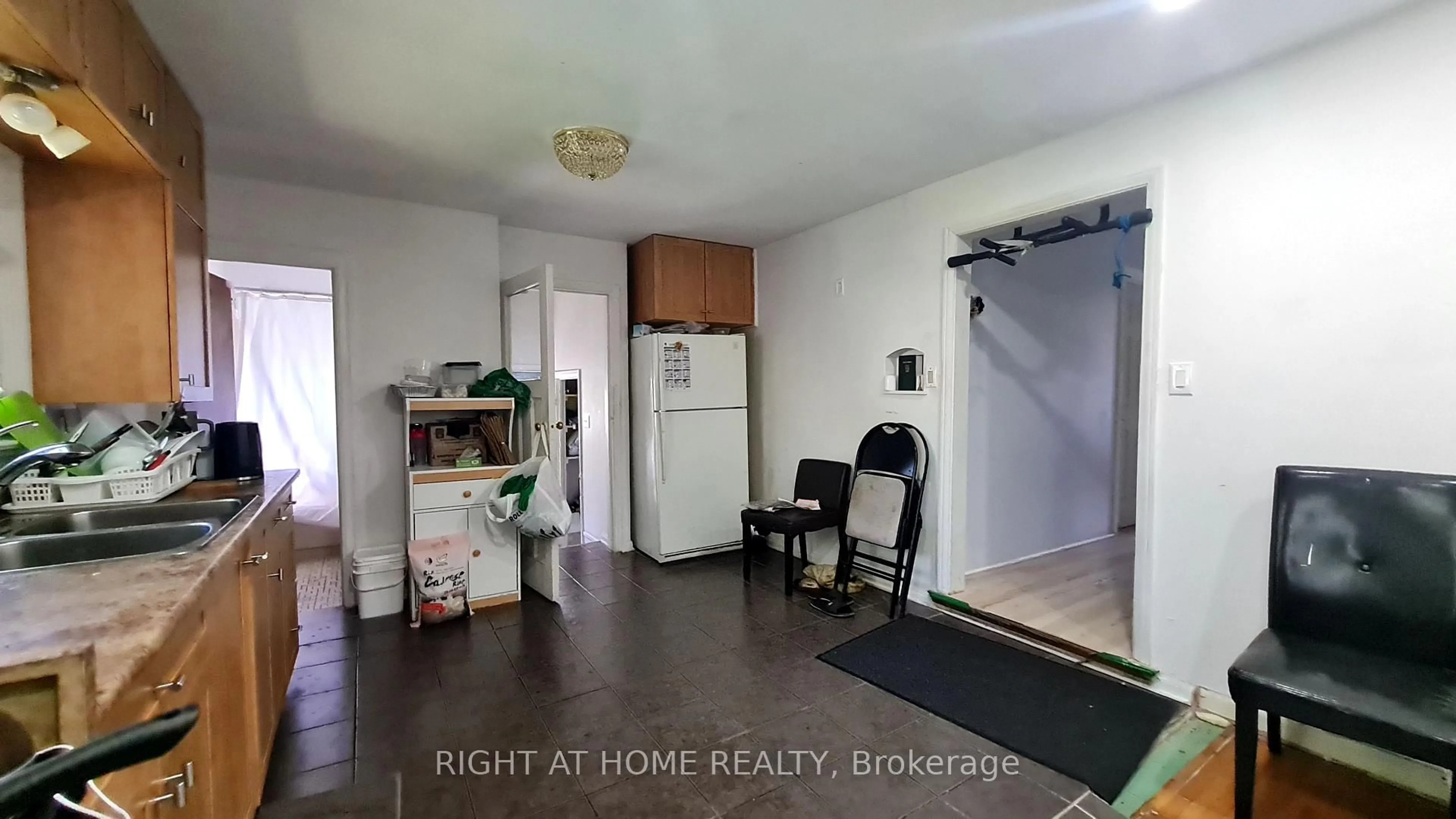 A pic of a room for 310 Grey St, London East Ontario N6B 1G6