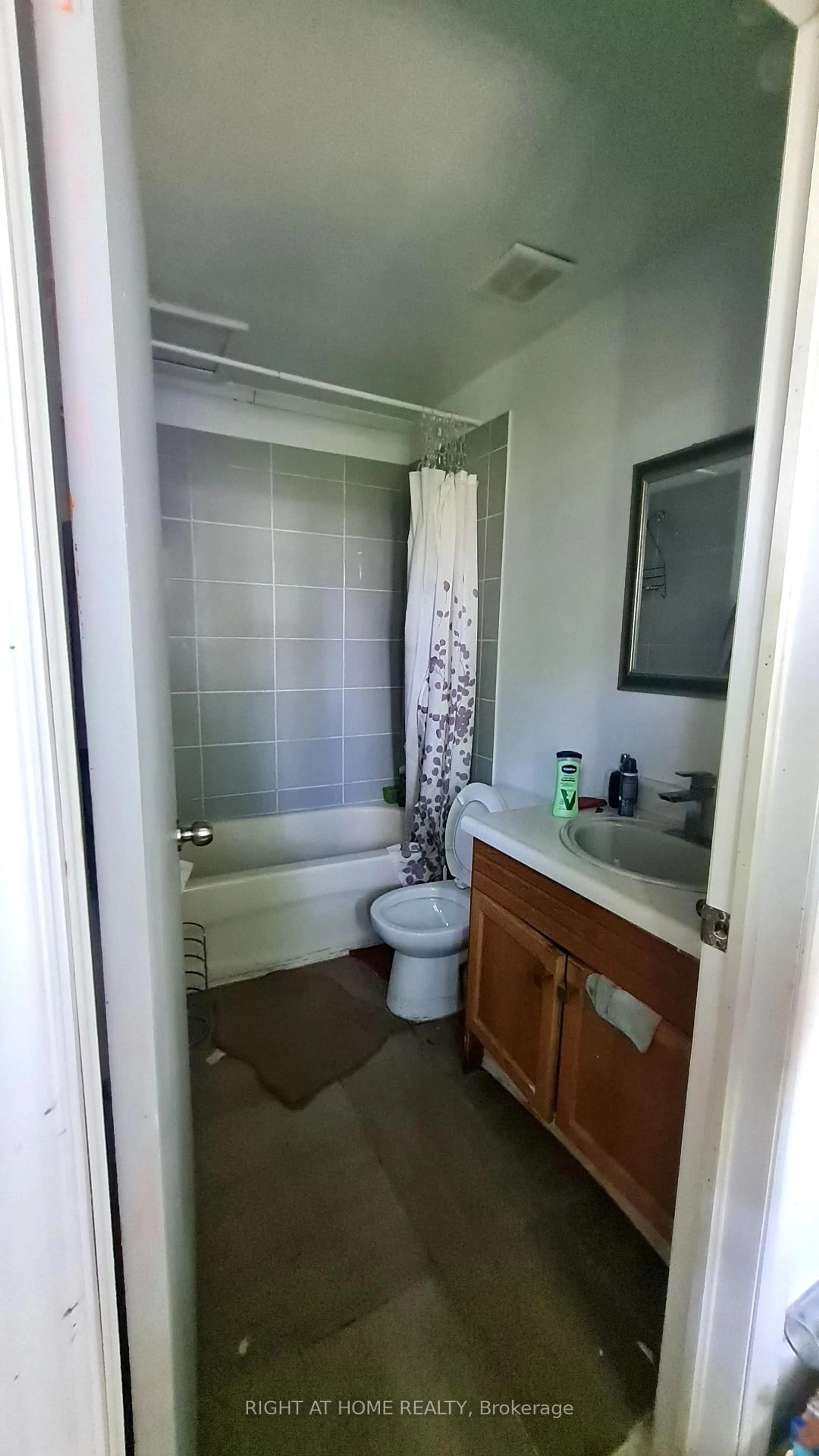 Standard bathroom, unknown for 310 Grey St, London East Ontario N6B 1G6