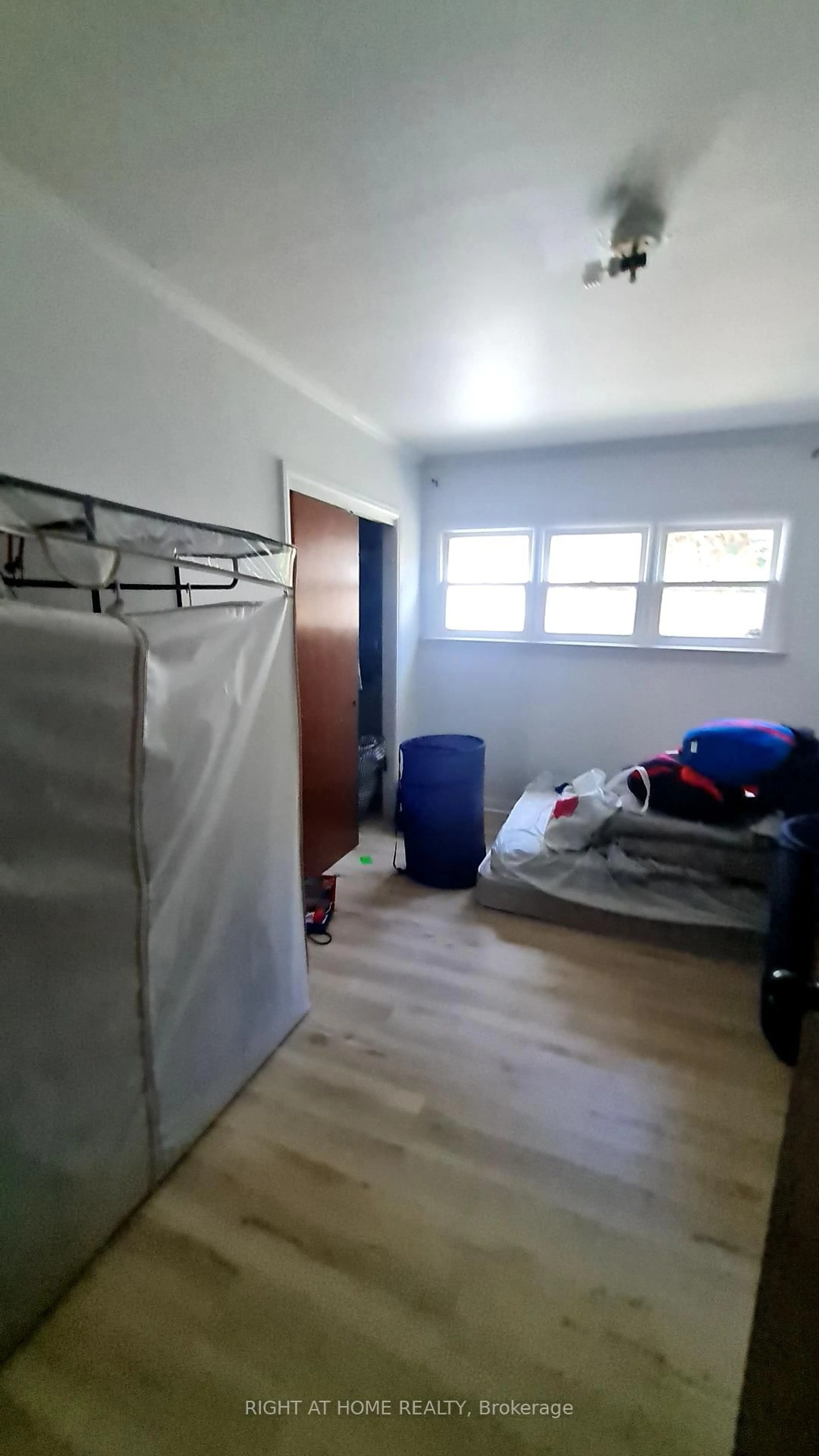 A pic of a room for 310 Grey St, London East Ontario N6B 1G6