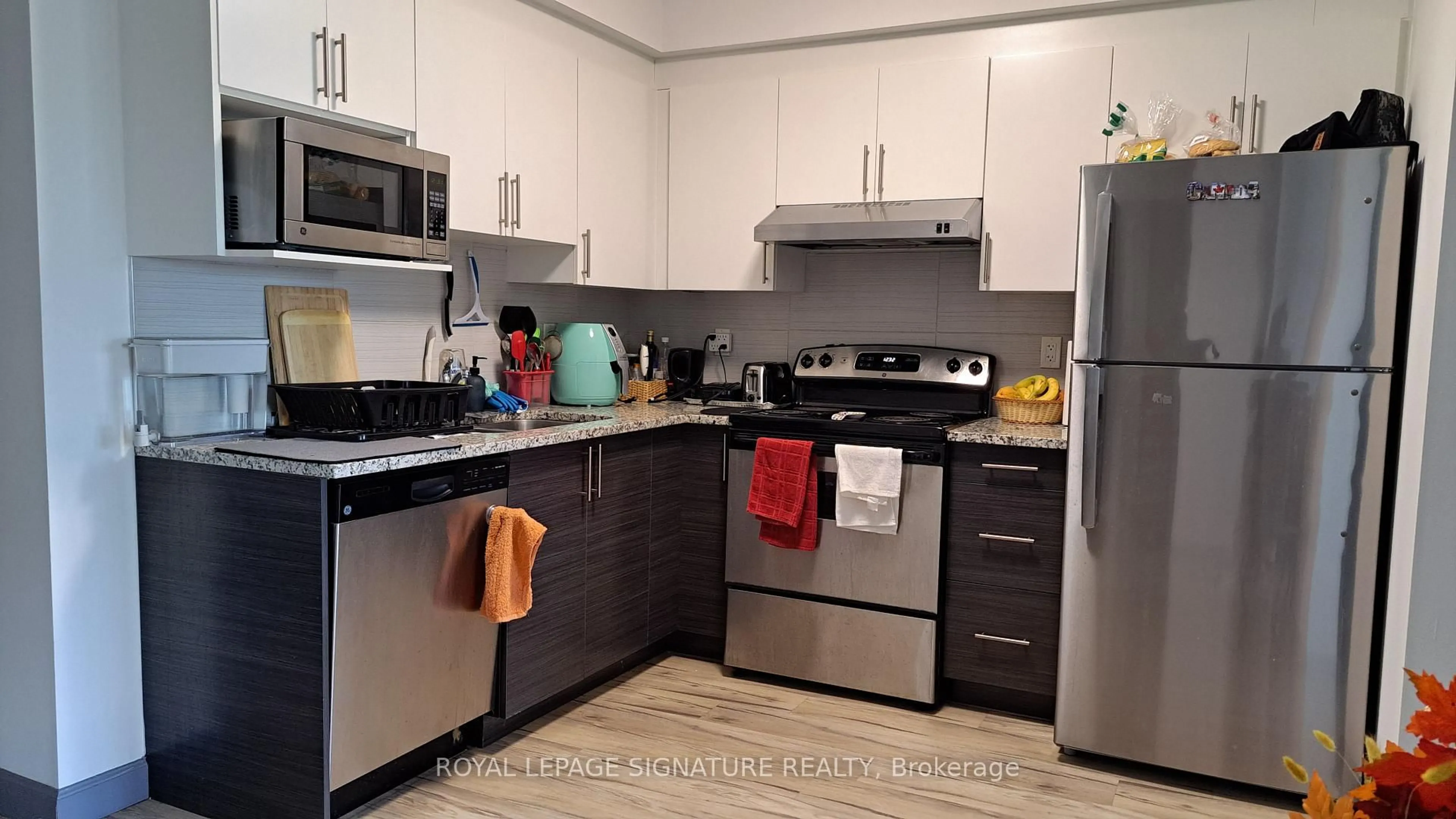 Standard kitchen, unknown for 258B Sunview St #282, Waterloo Ontario N2L 0H7