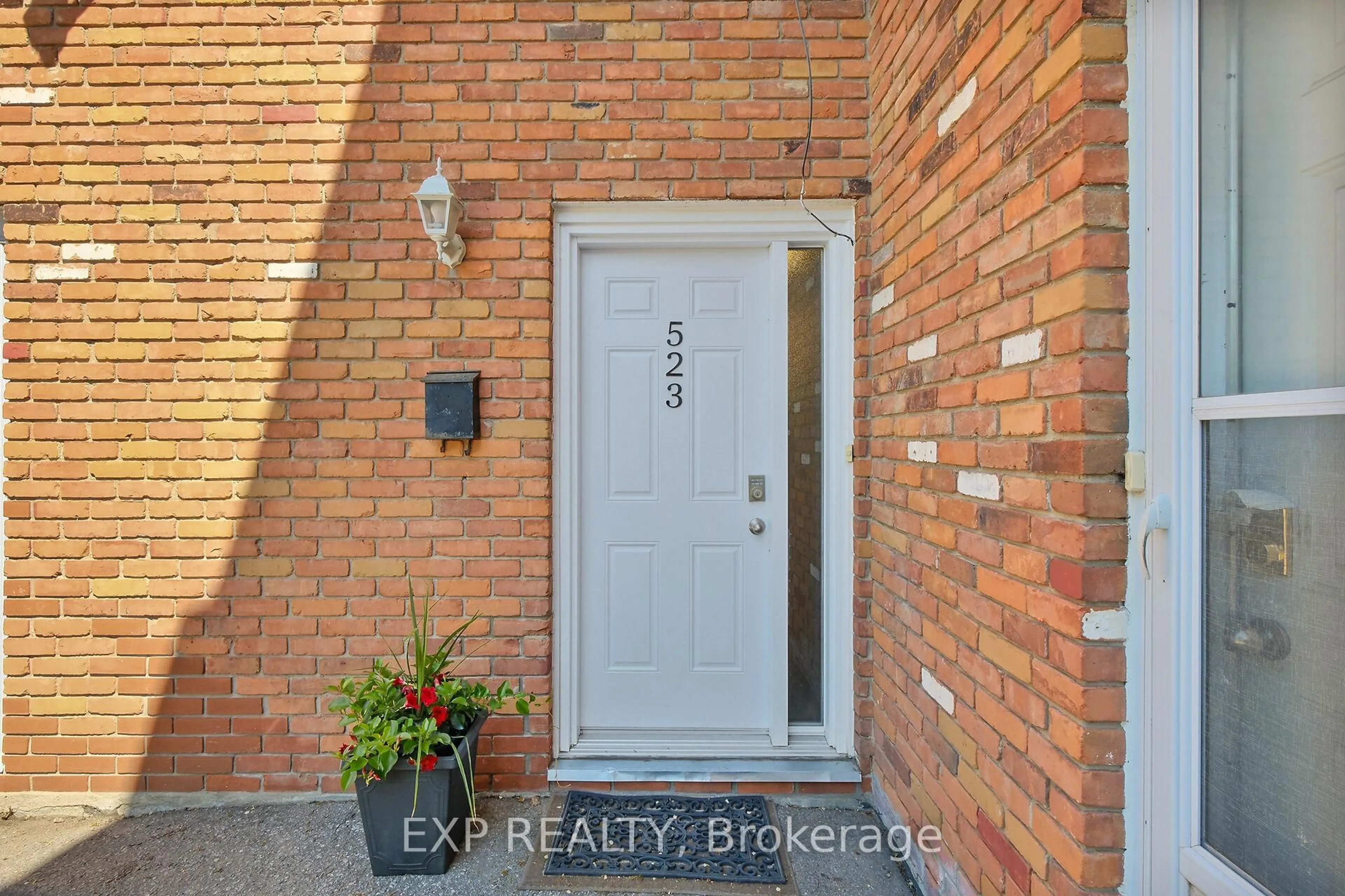 Indoor entryway for 523 Churchill Ave, Ottawa Ontario K1Z 5E4