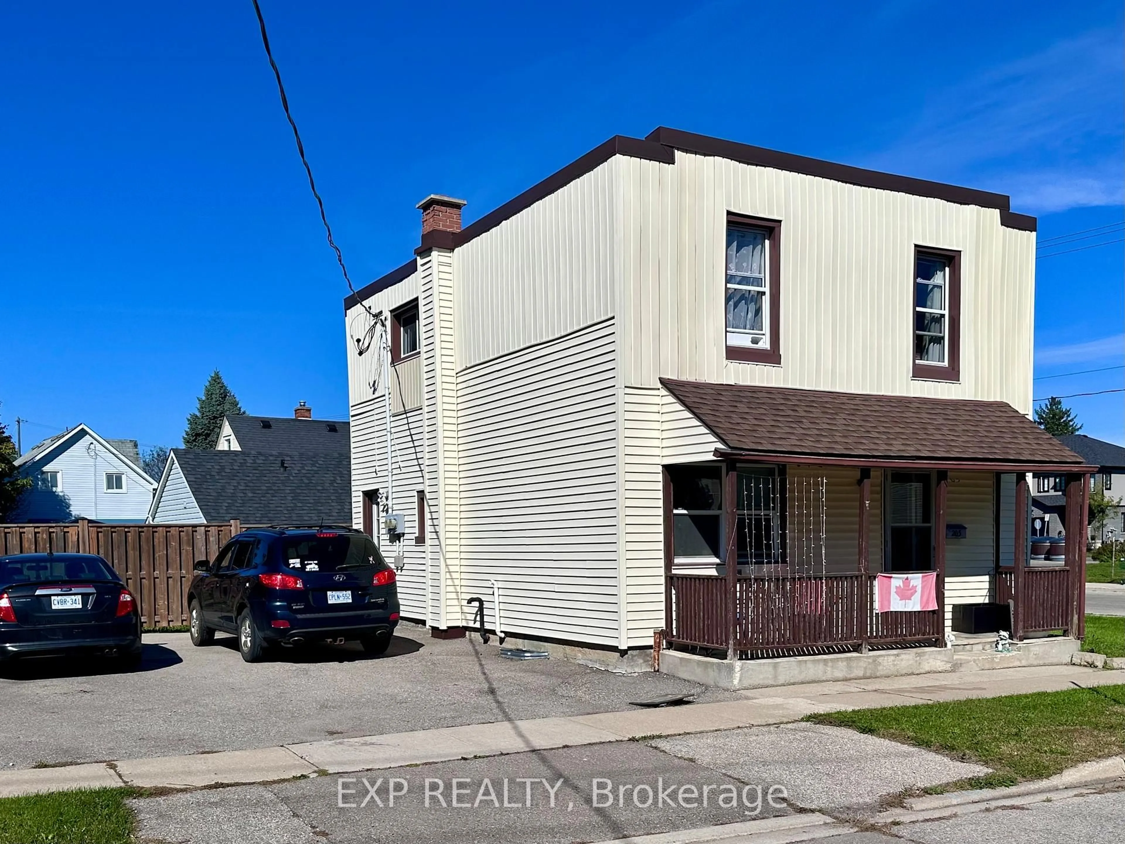 A pic from outside/outdoor area/front of a property/back of a property/a pic from drone, street for 203 Grove St, Norfolk Ontario N3Y 1K5