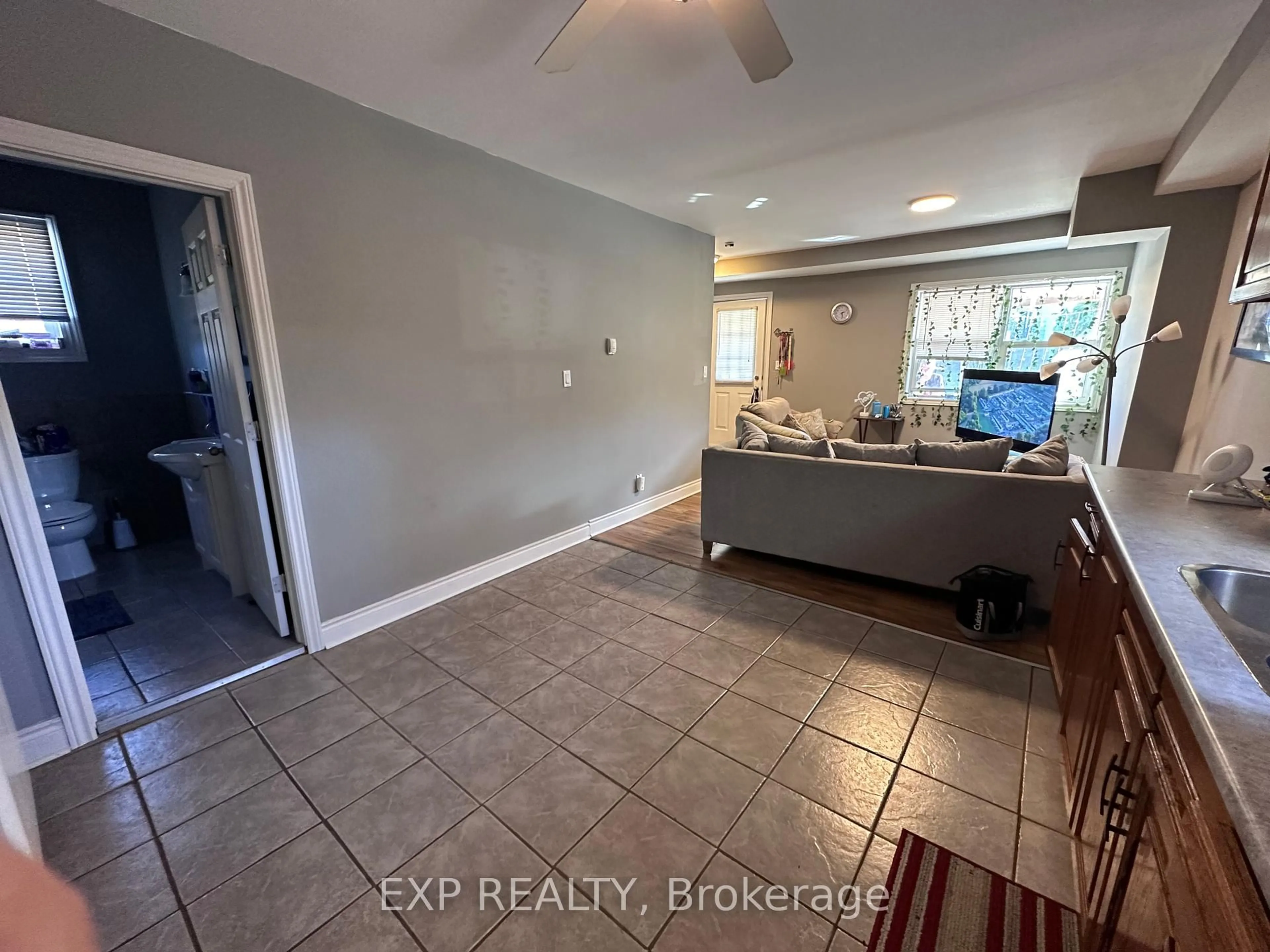 A pic of a room for 203 Grove St, Norfolk Ontario N3Y 1K5