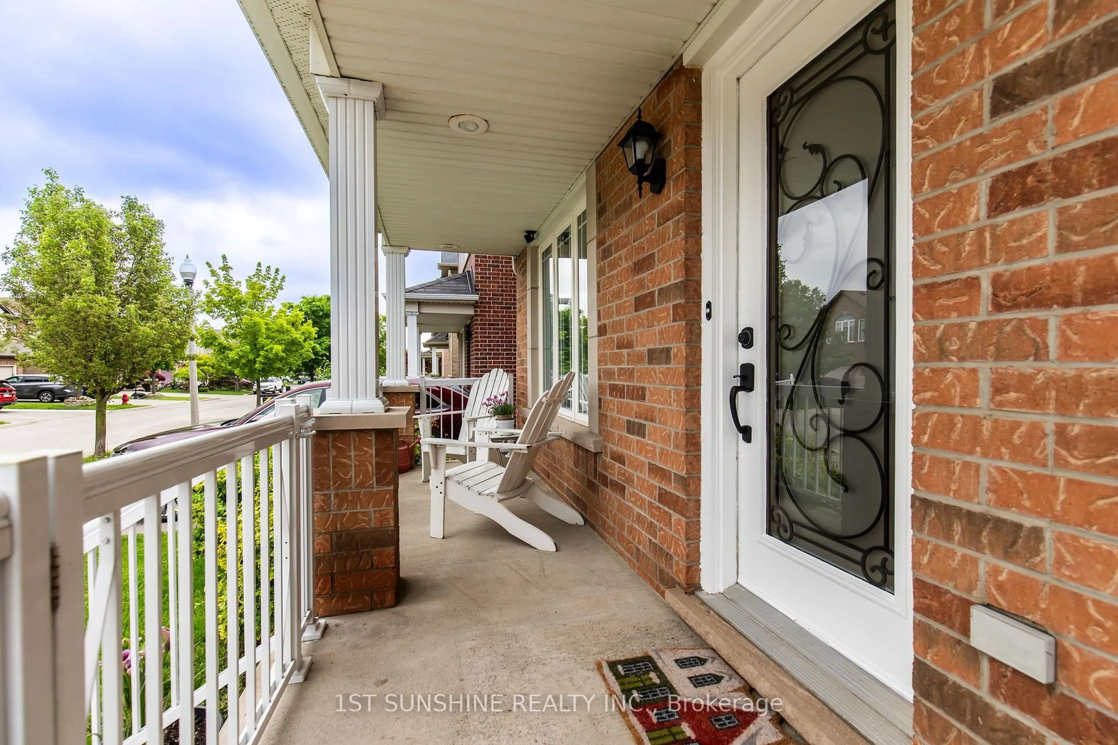 Indoor entryway for 233 SPRINGVALLEY Cres, Hamilton Ontario L9C 0B3