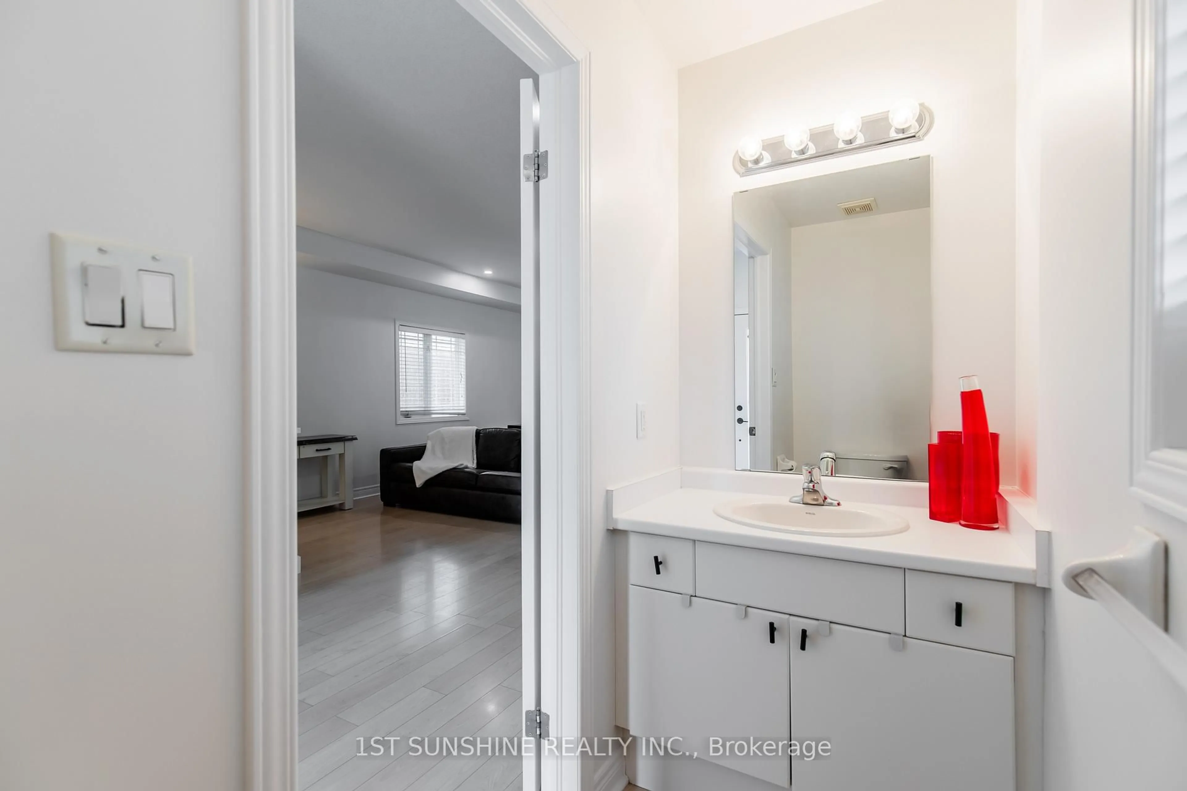 Standard bathroom, ceramic/tile floor for 233 SPRINGVALLEY Cres, Hamilton Ontario L9C 0B3